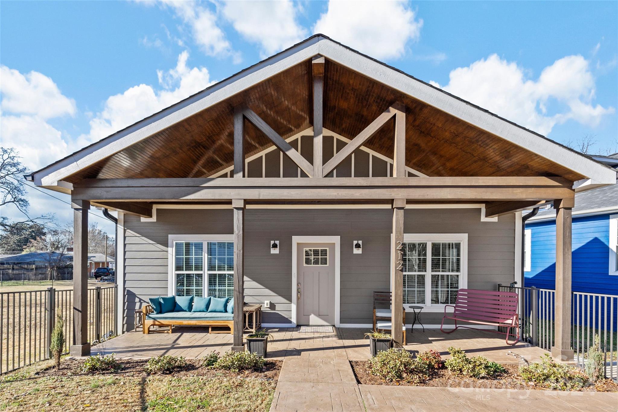 212 Tournament Drive SW