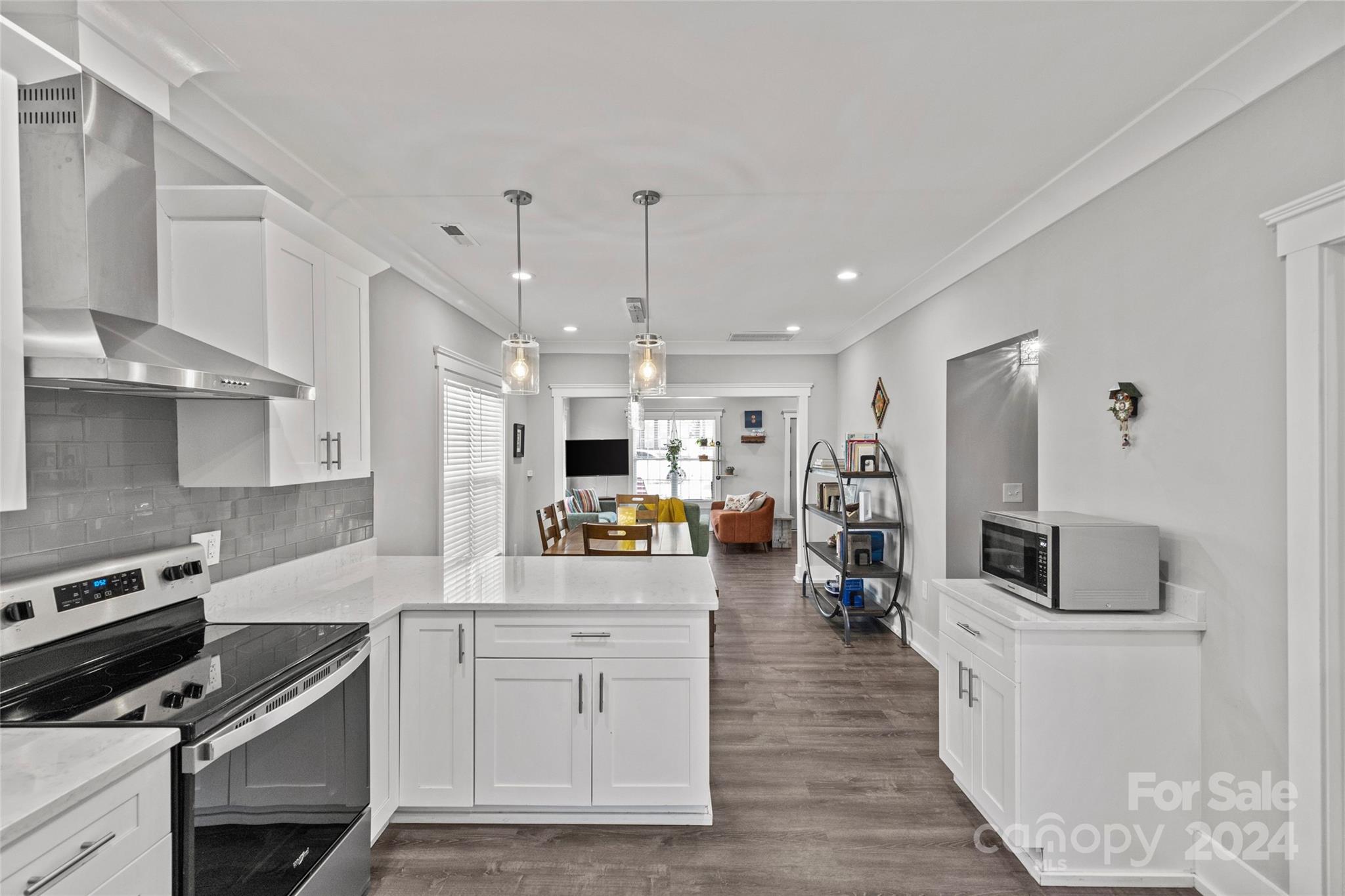 212 Tournament Drive SW