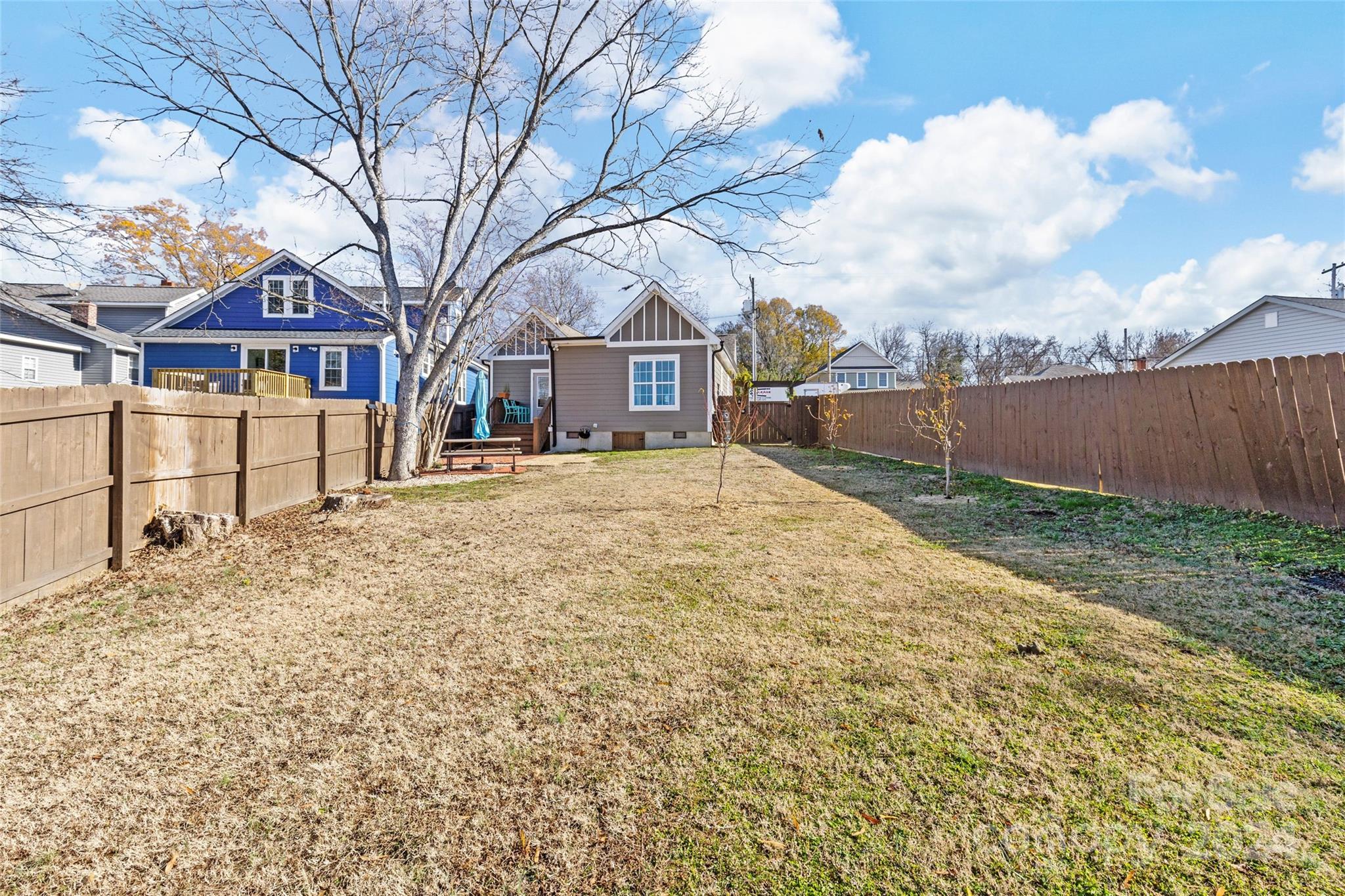 212 Tournament Drive SW