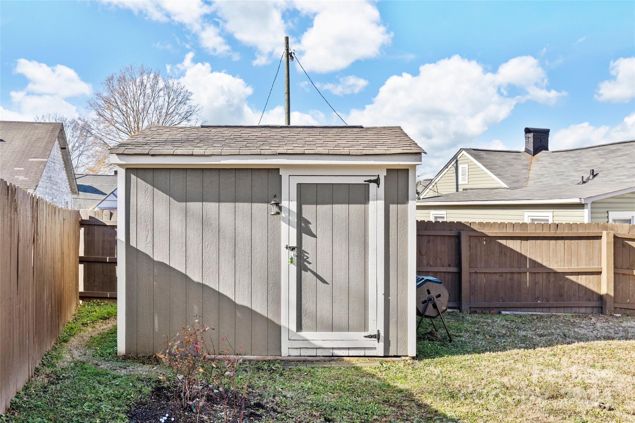 212 Tournament Drive SW