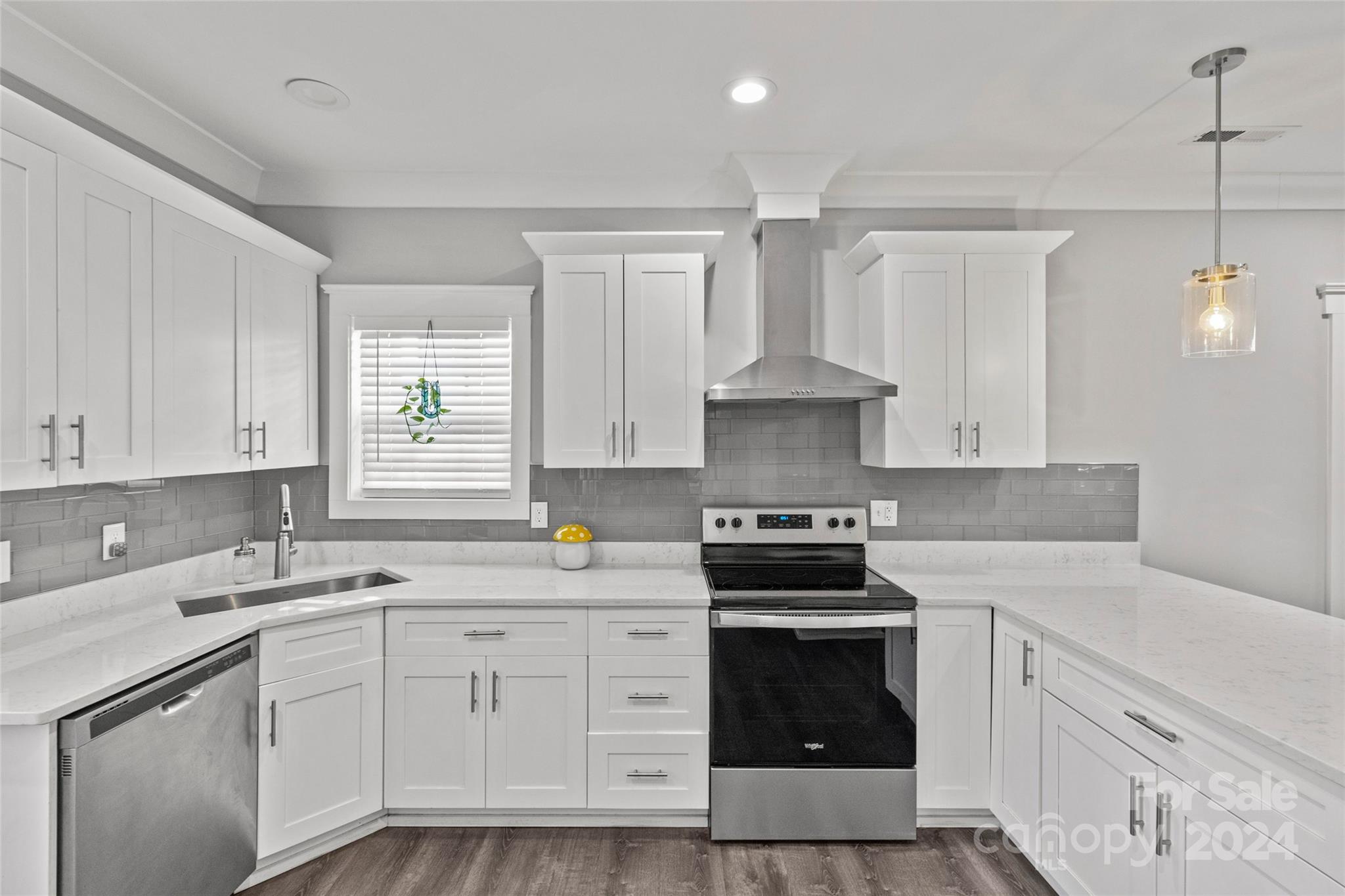 212 Tournament Drive SW
