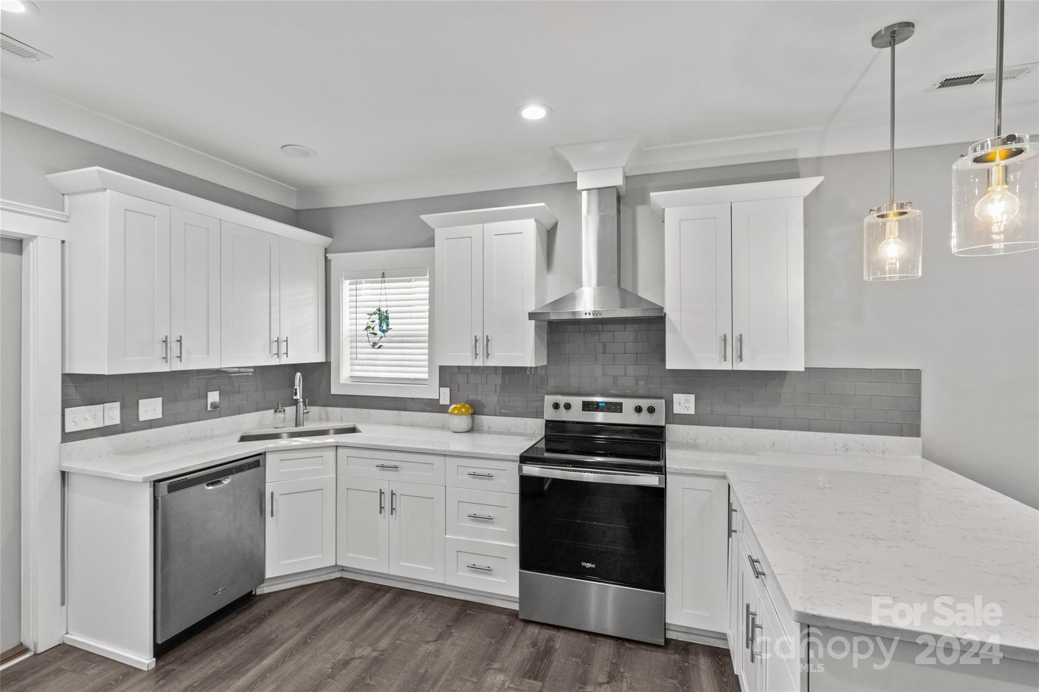 212 Tournament Drive SW