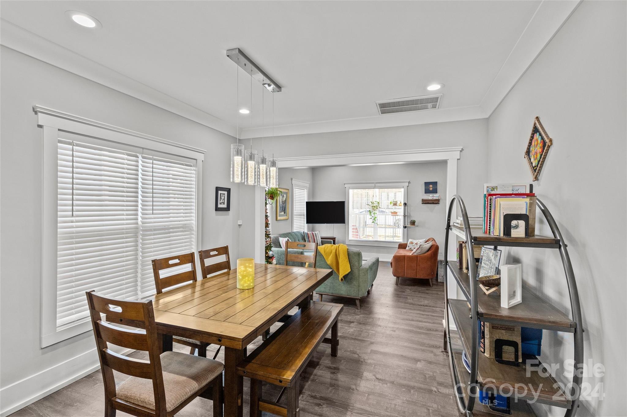 212 Tournament Drive SW