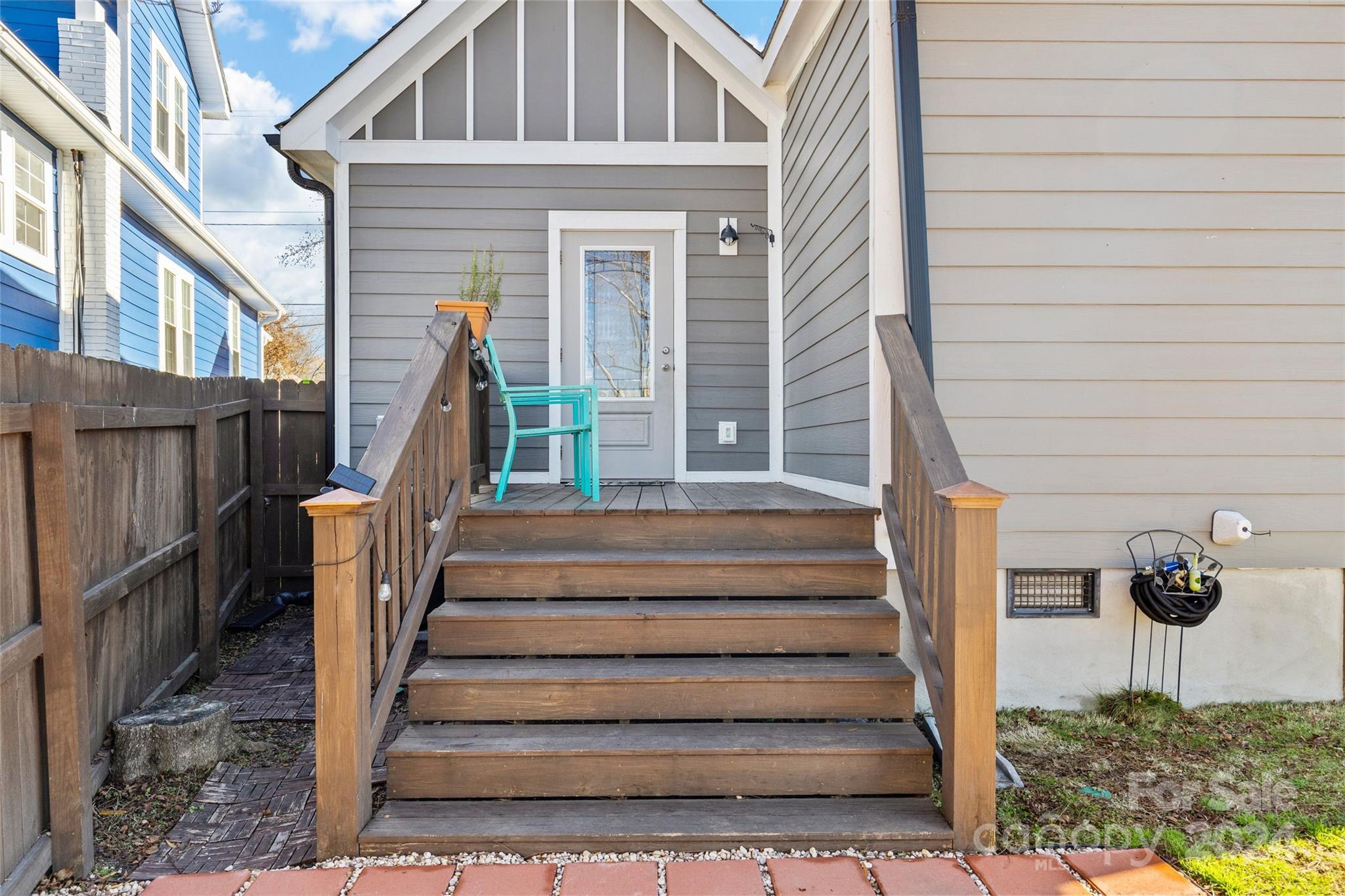 212 Tournament Drive SW