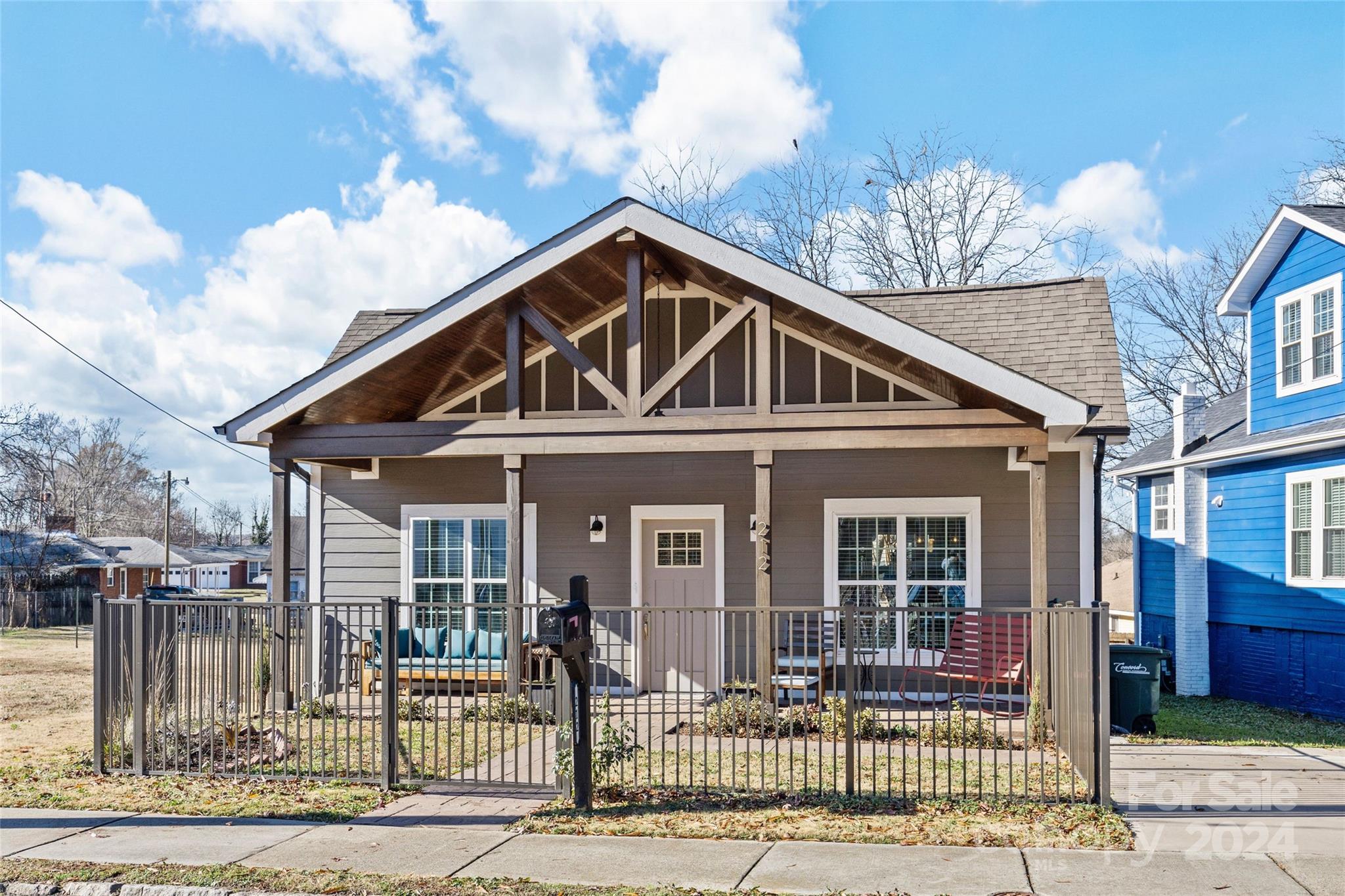 212 Tournament Drive SW