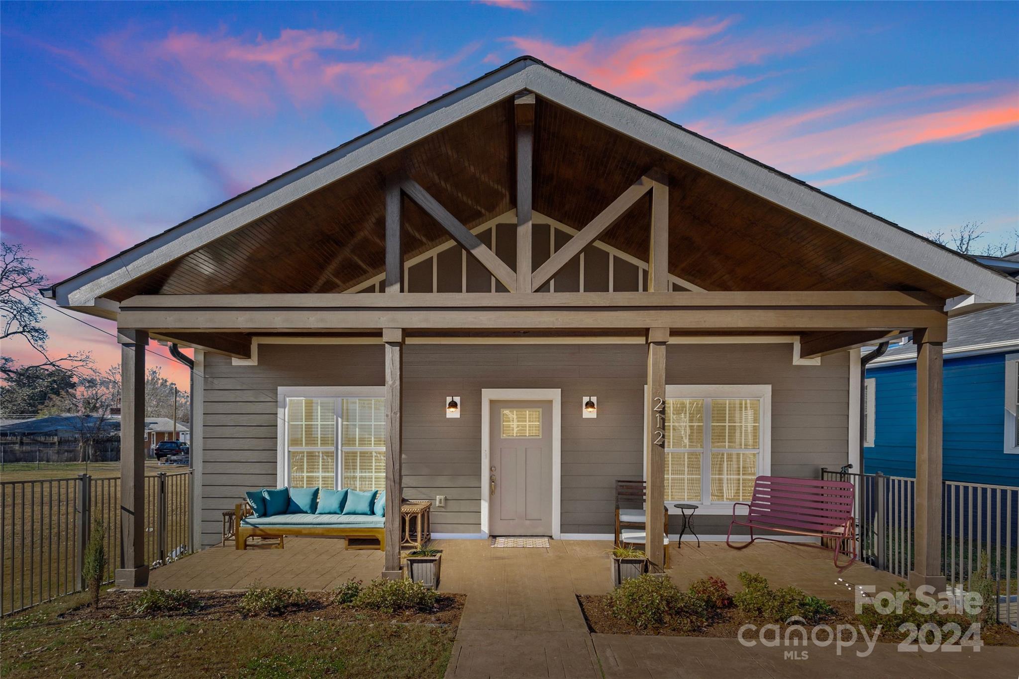 212 Tournament Drive SW