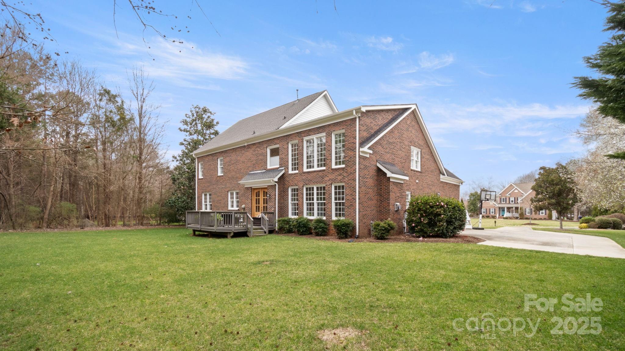 518 Streamside Lane