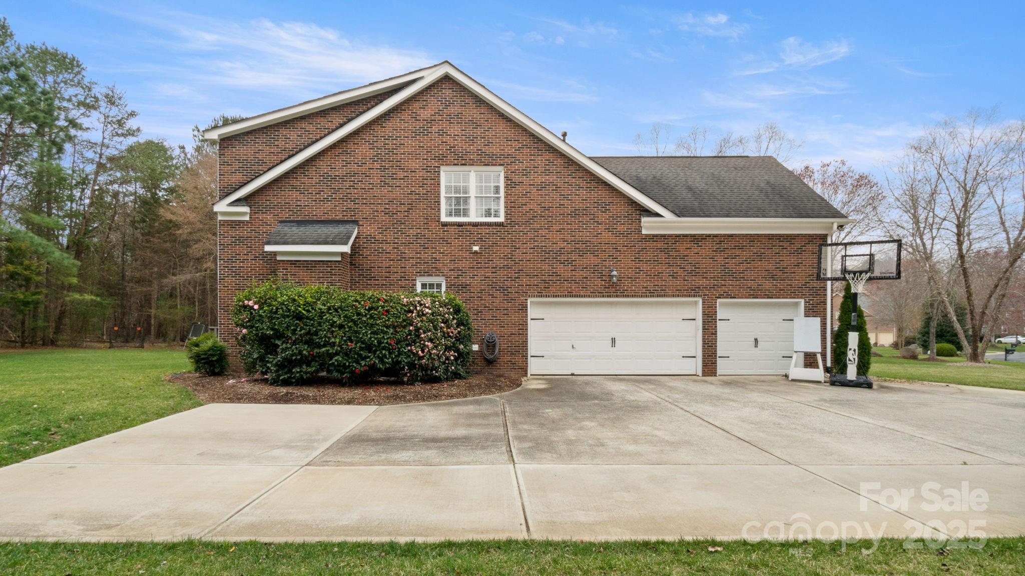 518 Streamside Lane