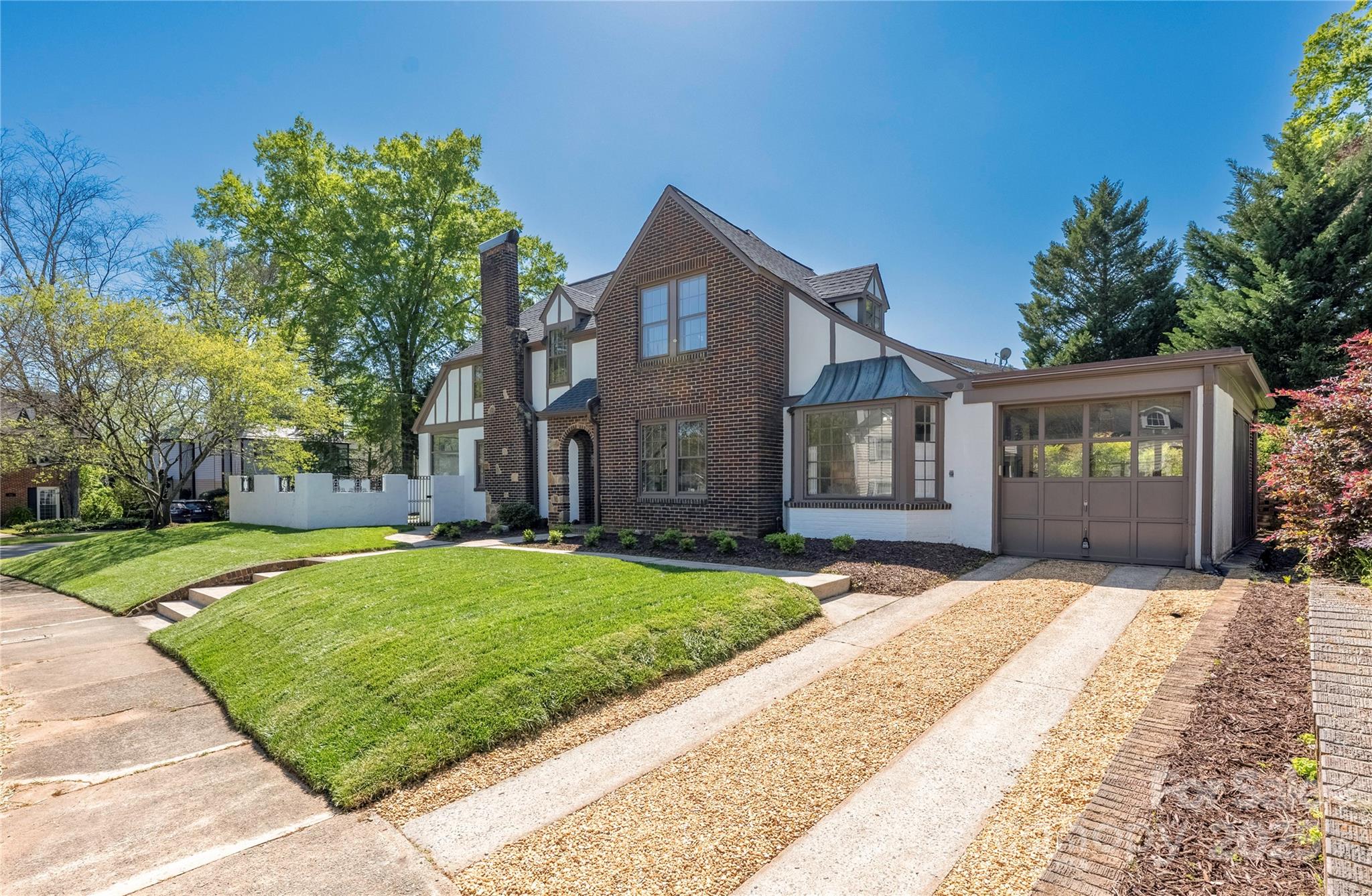 1842 Asheville Place