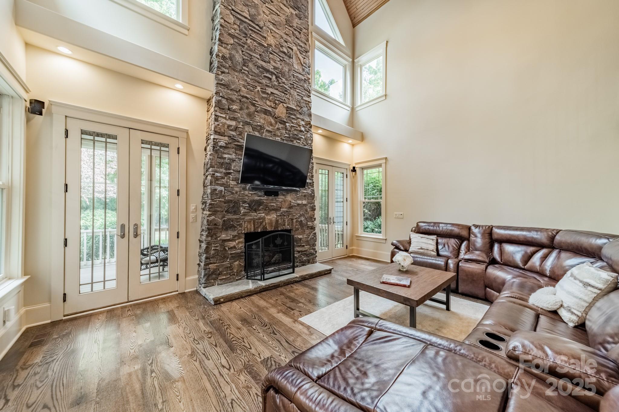 157 Dedham Loop