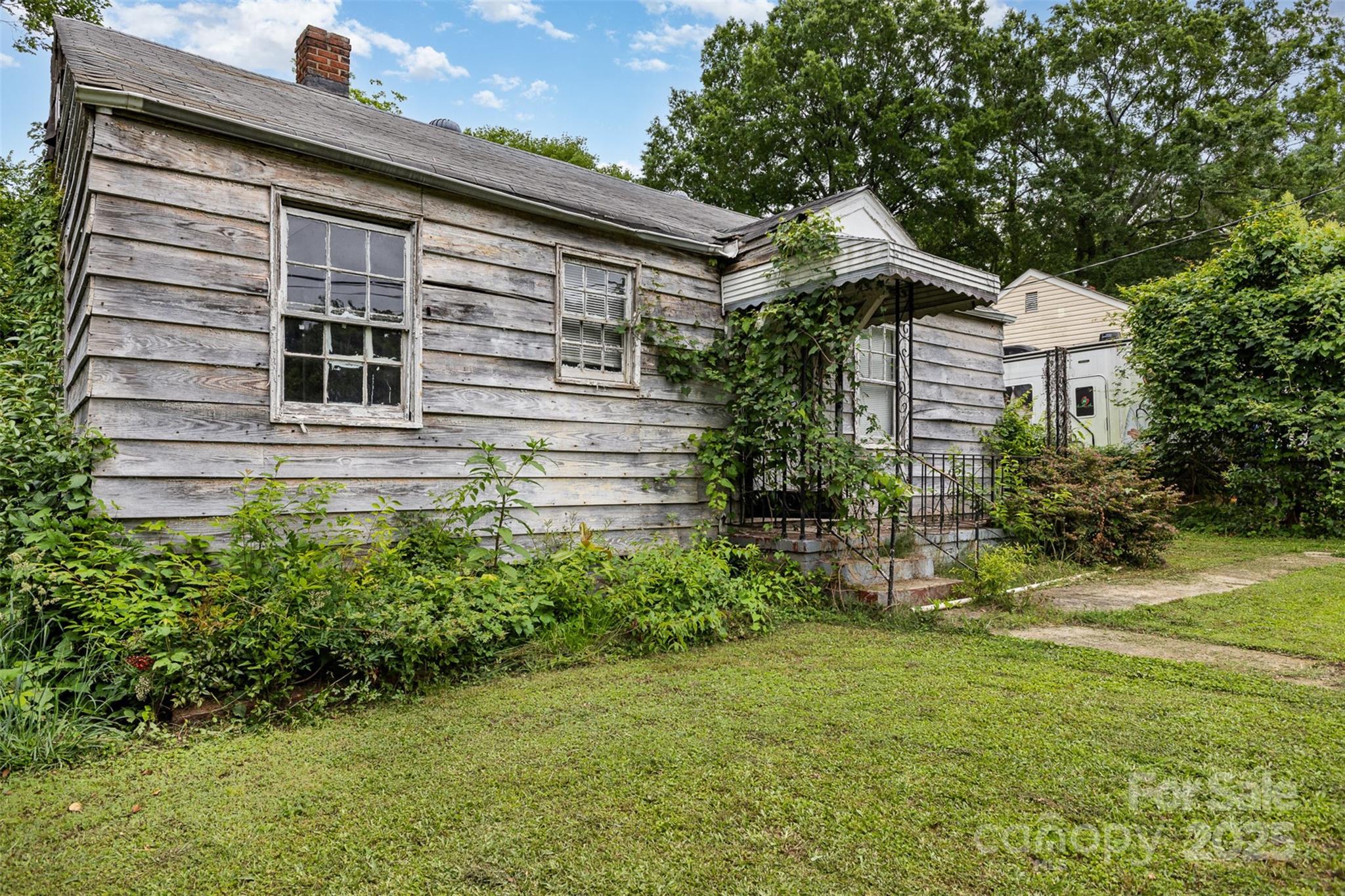 2308 Vanderbilt Road