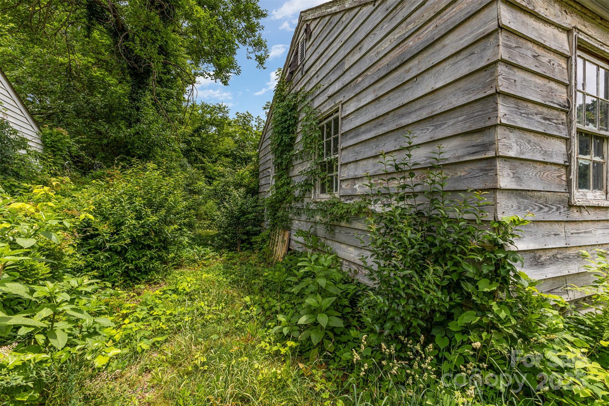 2308 Vanderbilt Road