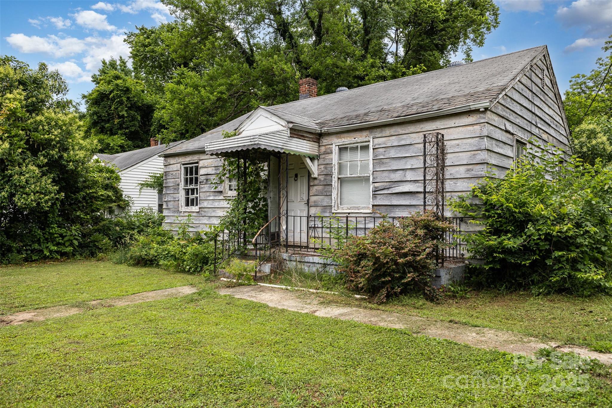 2308 Vanderbilt Road