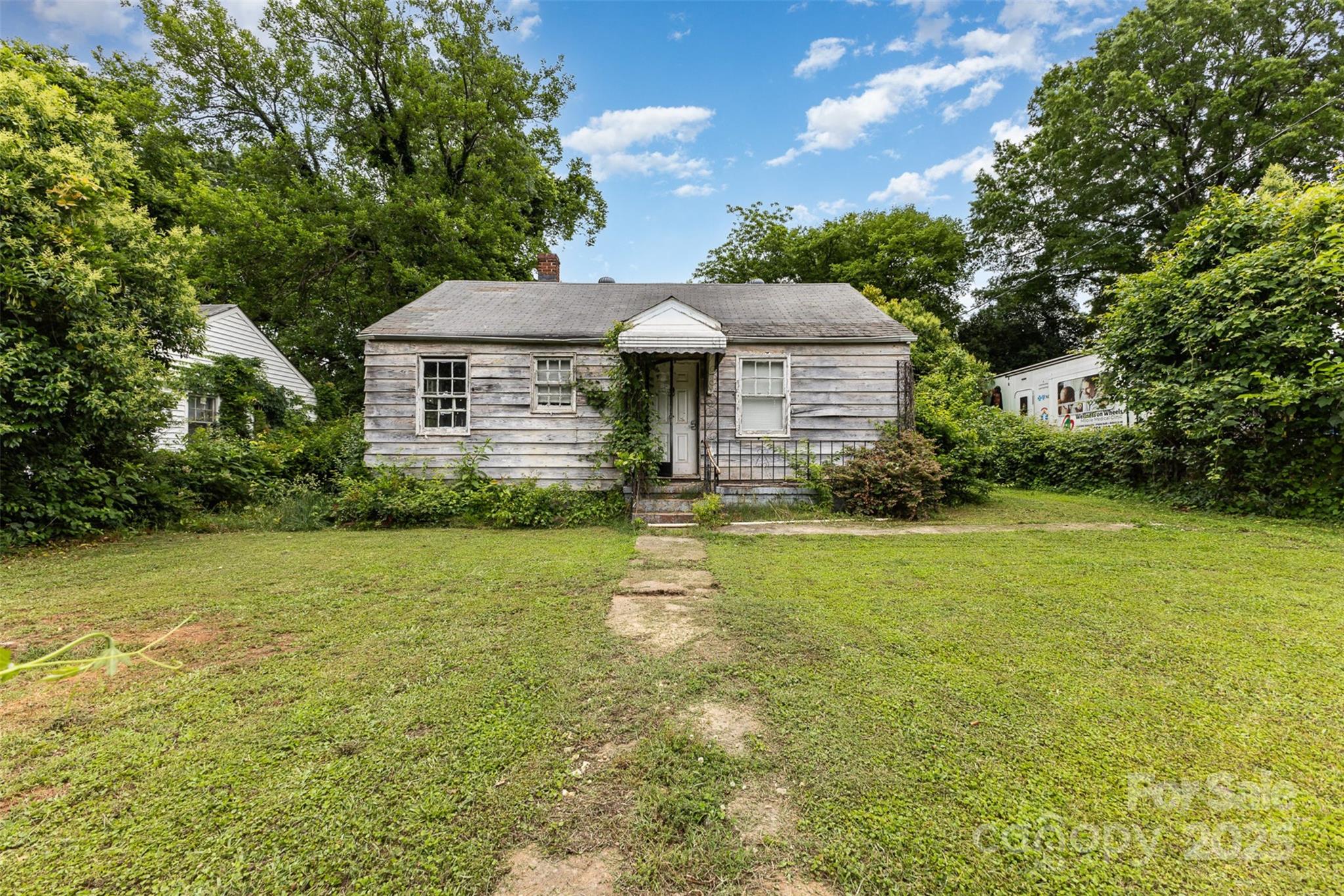 2308 Vanderbilt Road