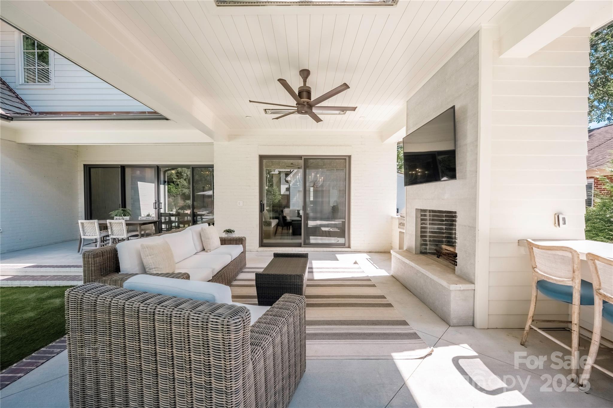 1401 Heather Lane