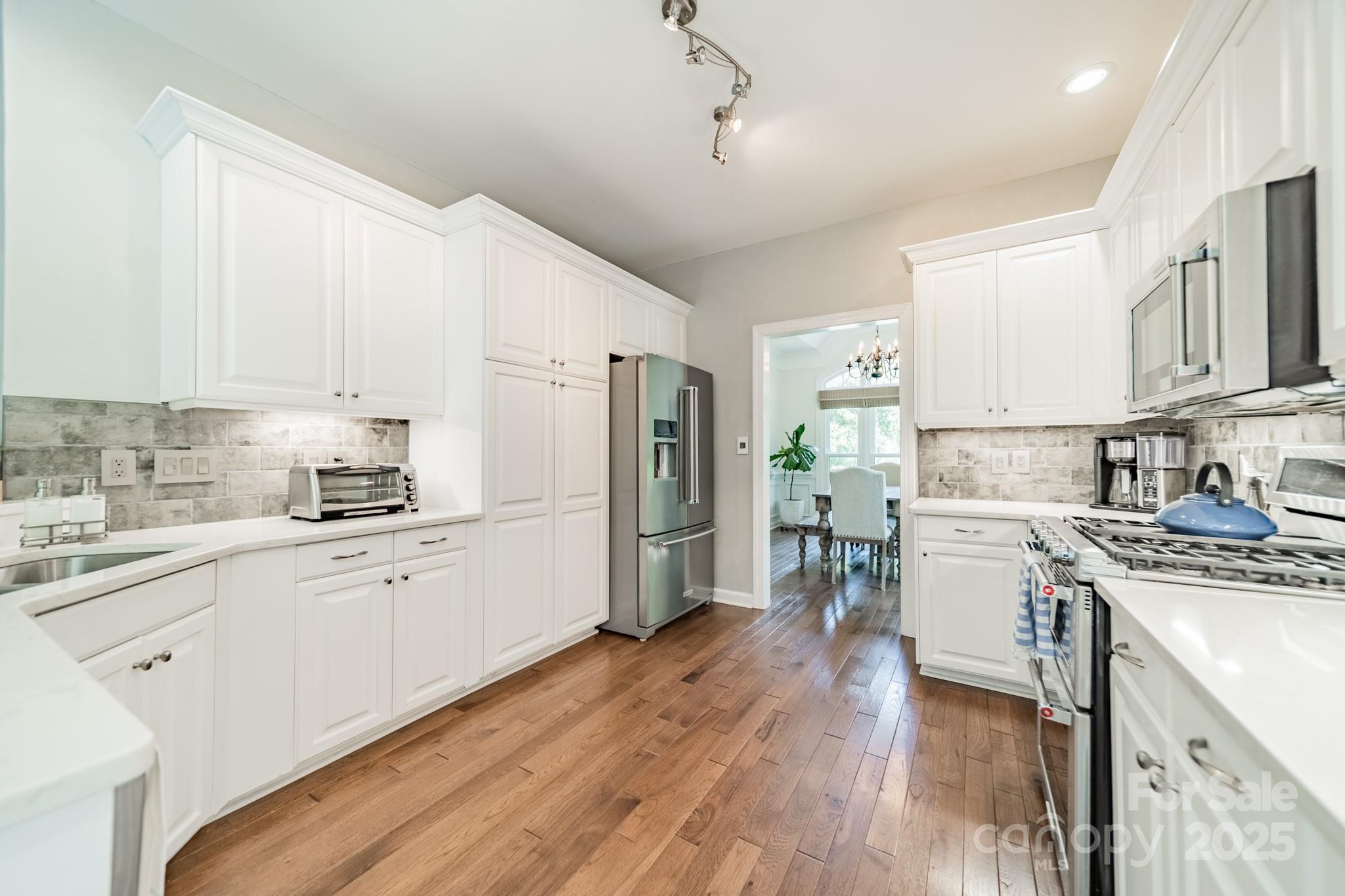 1932 MILLBROOK Lane