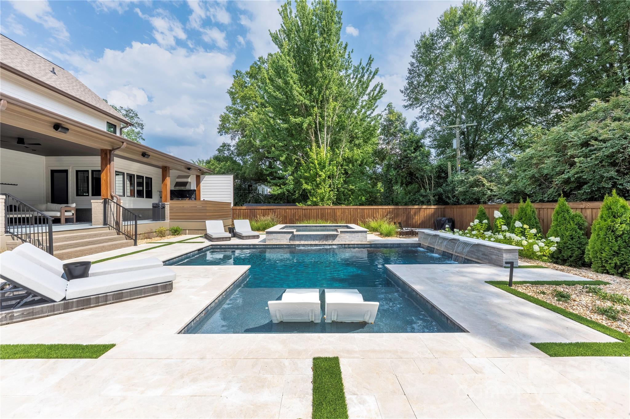 552 Marsh Road