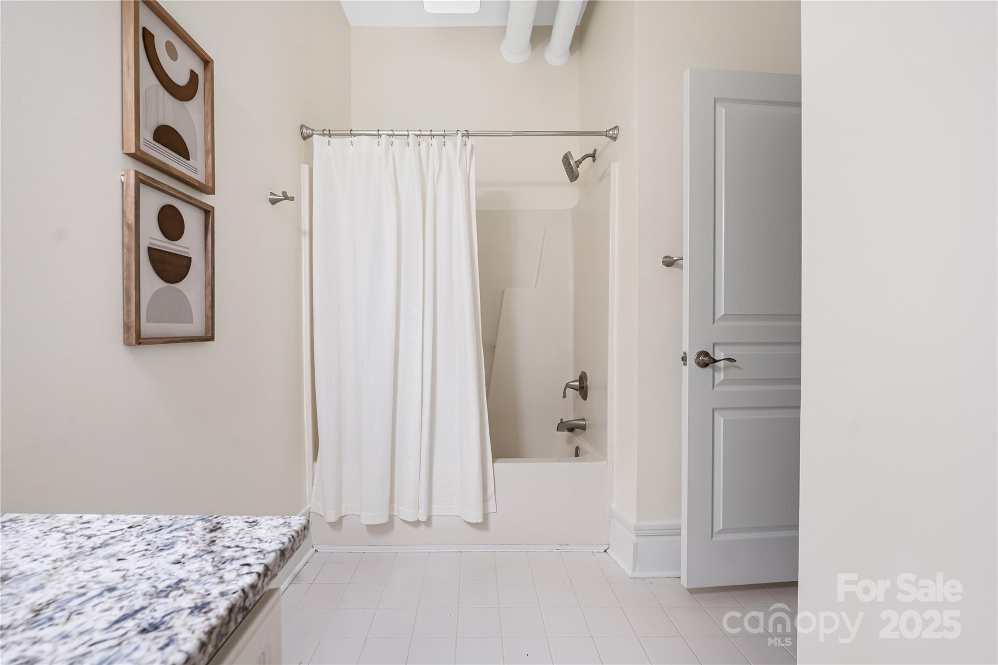 404 N Laurel Avenue Unit: 28