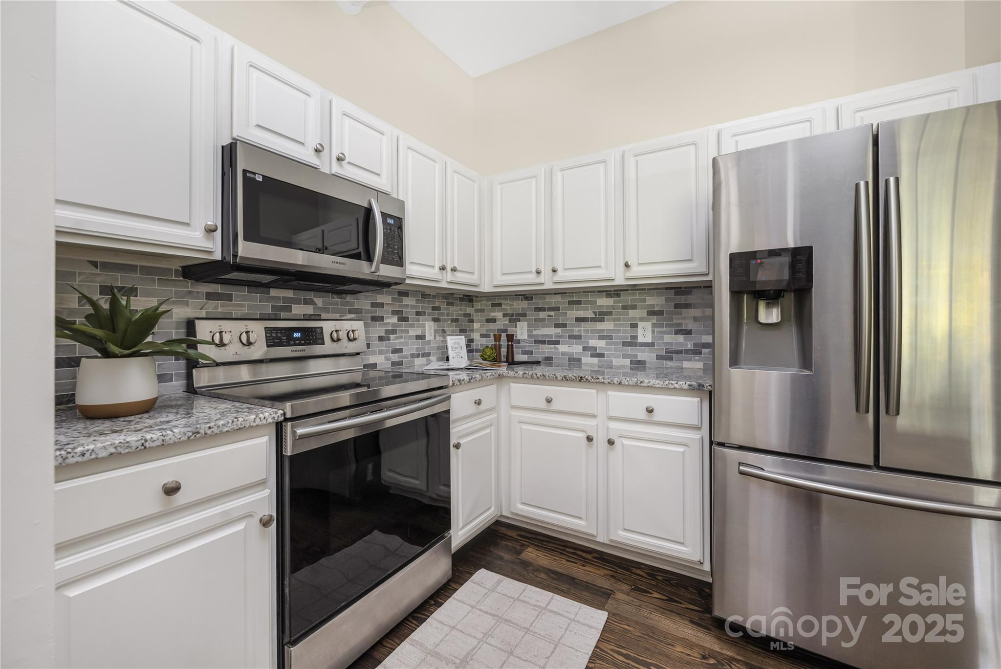 404 N Laurel Avenue Unit: 28