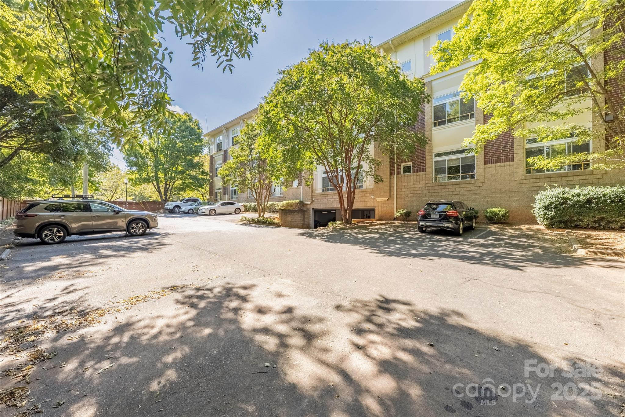 404 N Laurel Avenue Unit: 28