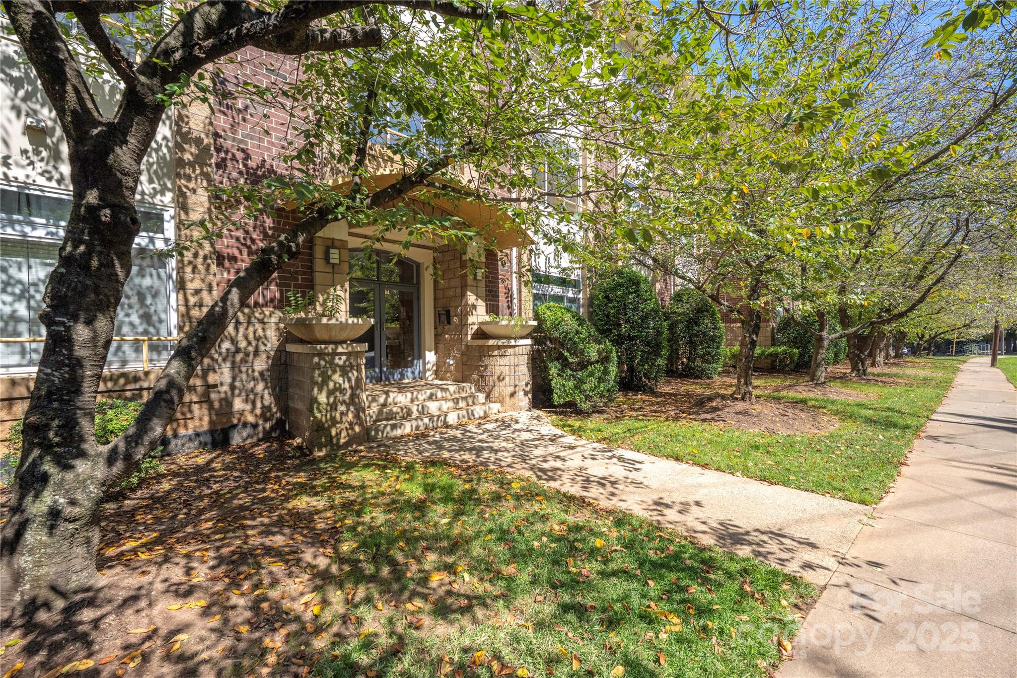 404 N Laurel Avenue Unit: 28