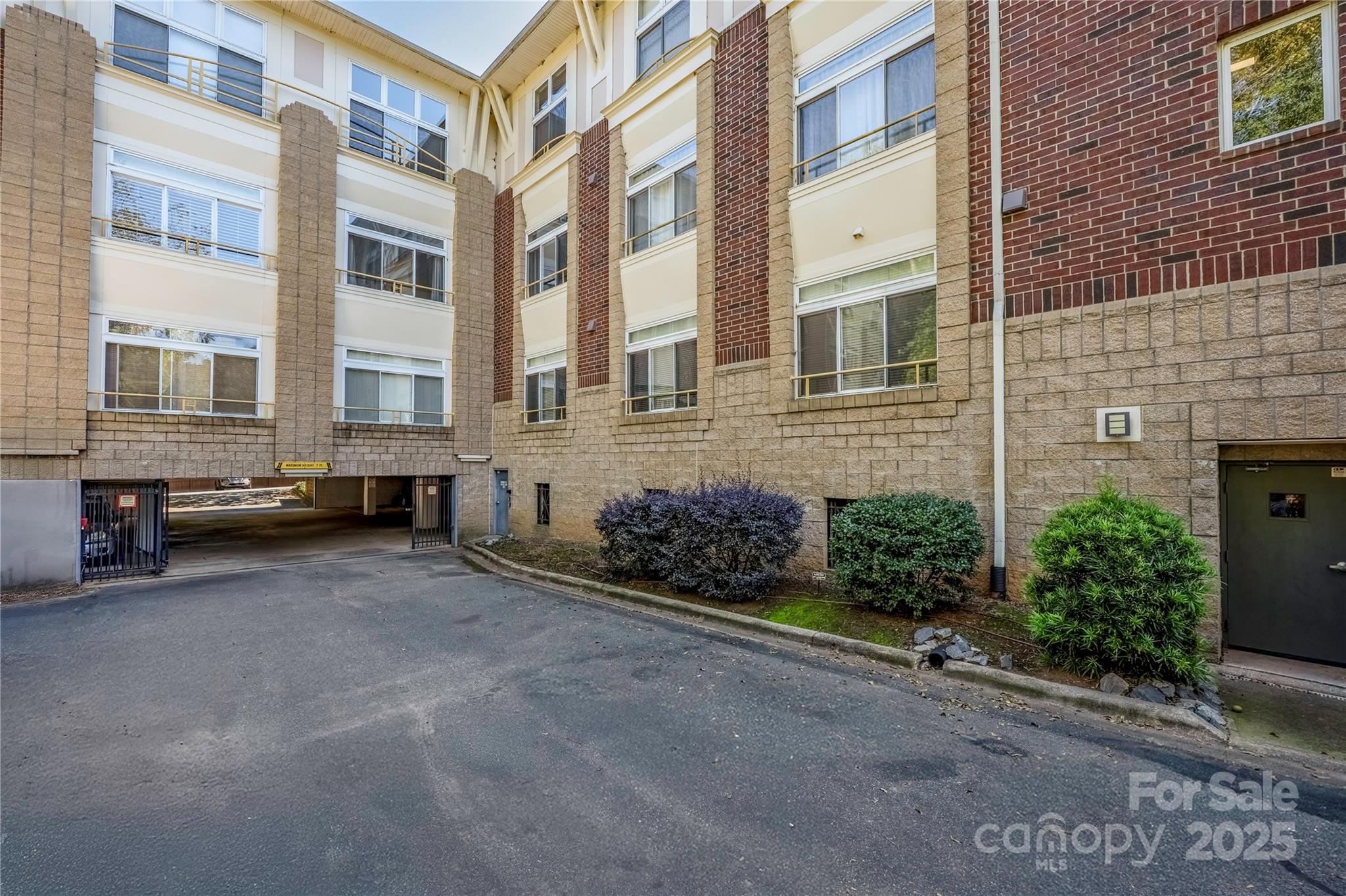 404 N Laurel Avenue Unit: 28