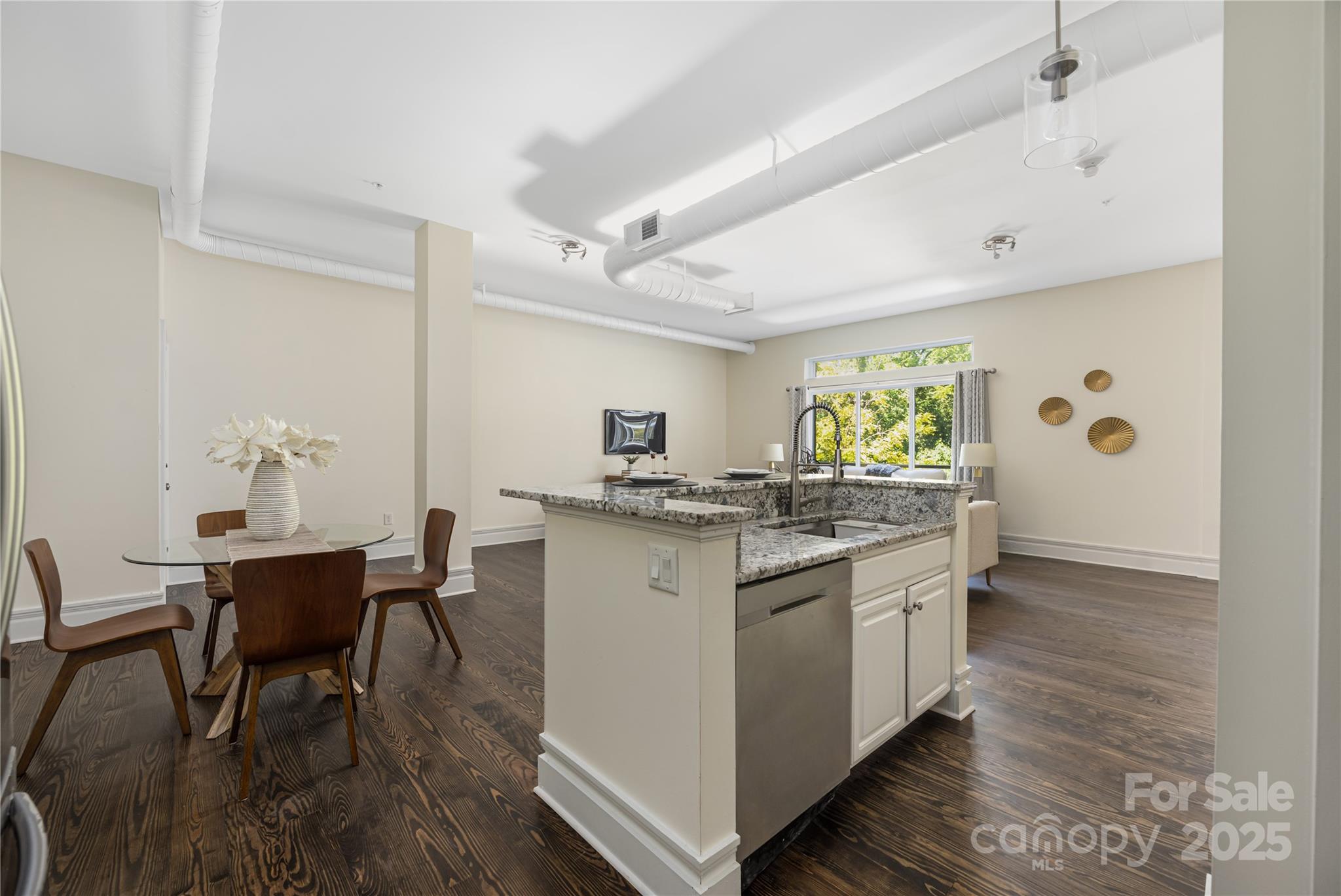 404 N Laurel Avenue Unit: 28