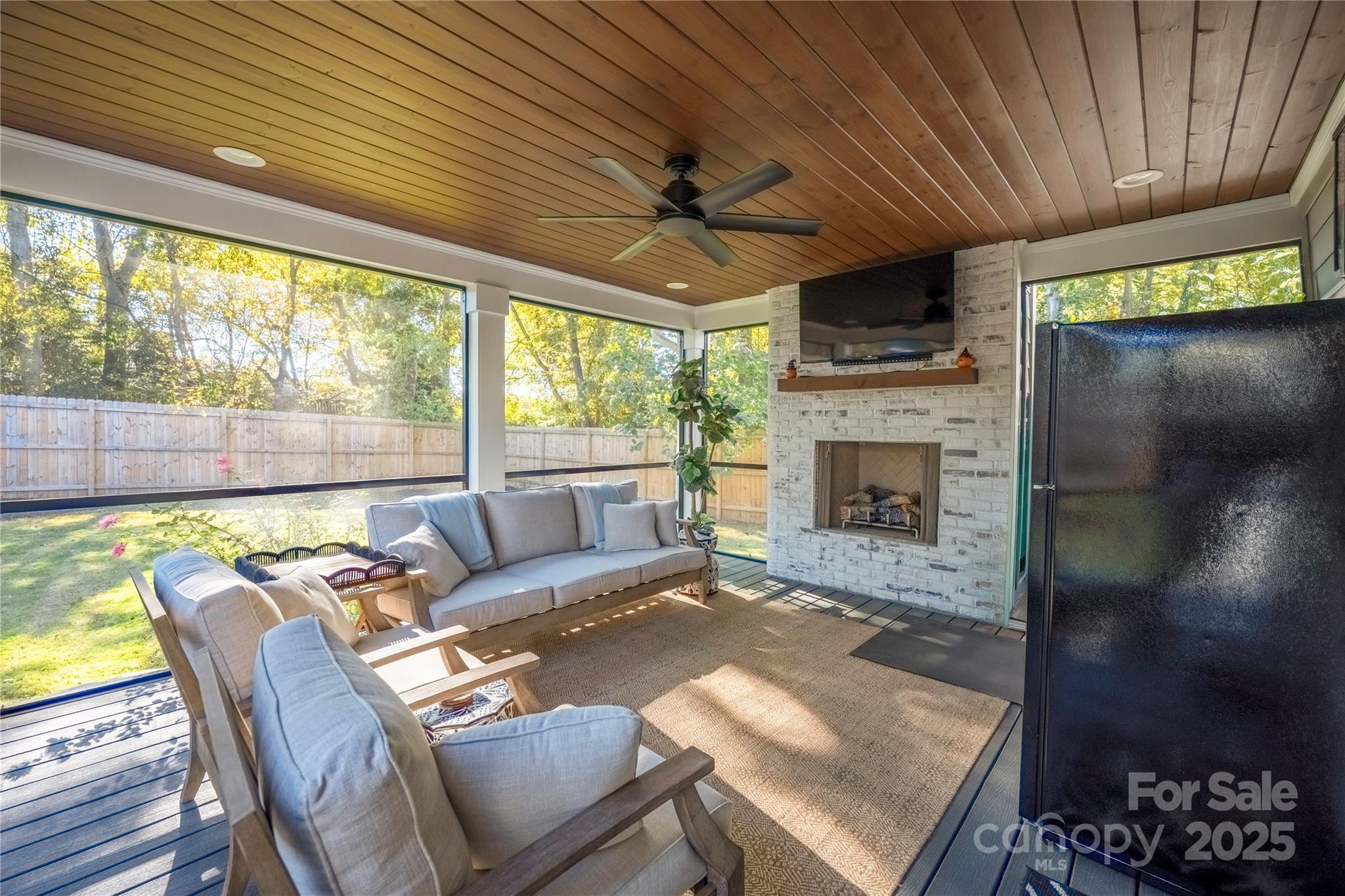 2526 Turnberry Lane