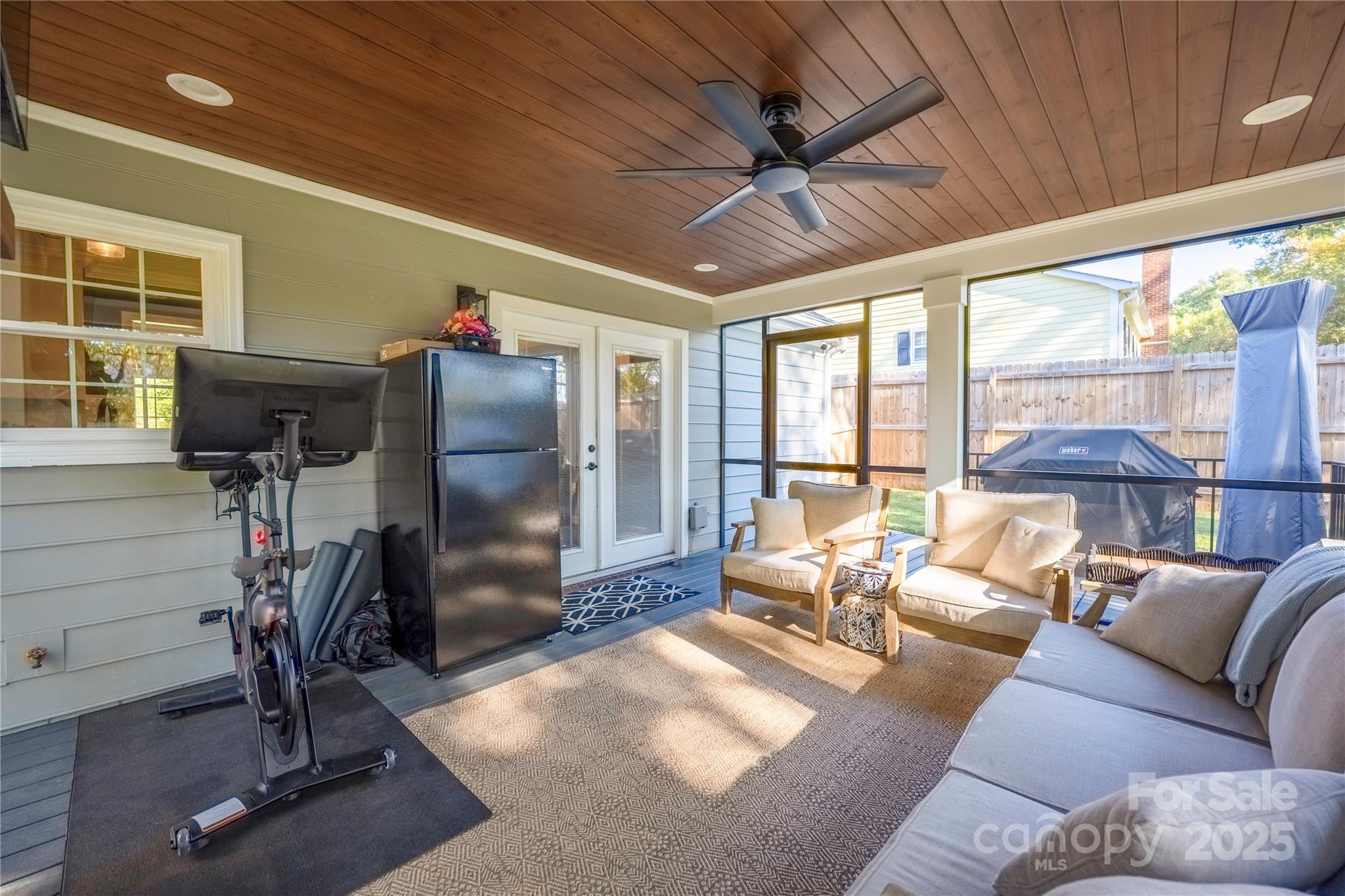 2526 Turnberry Lane