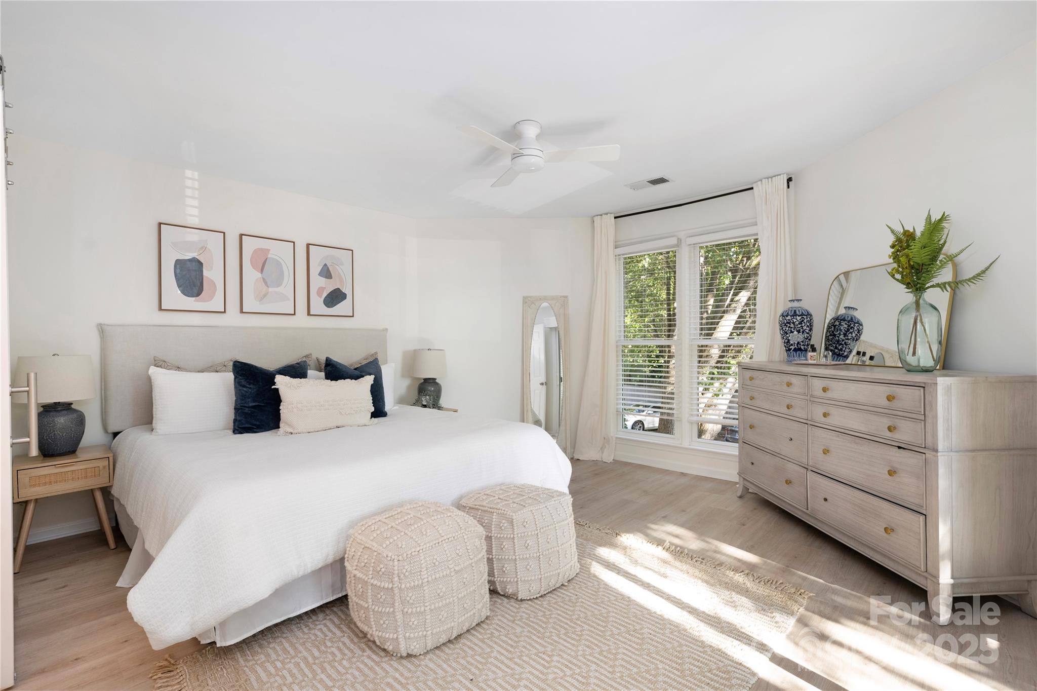 2719 Selwyn Avenue Unit: 13