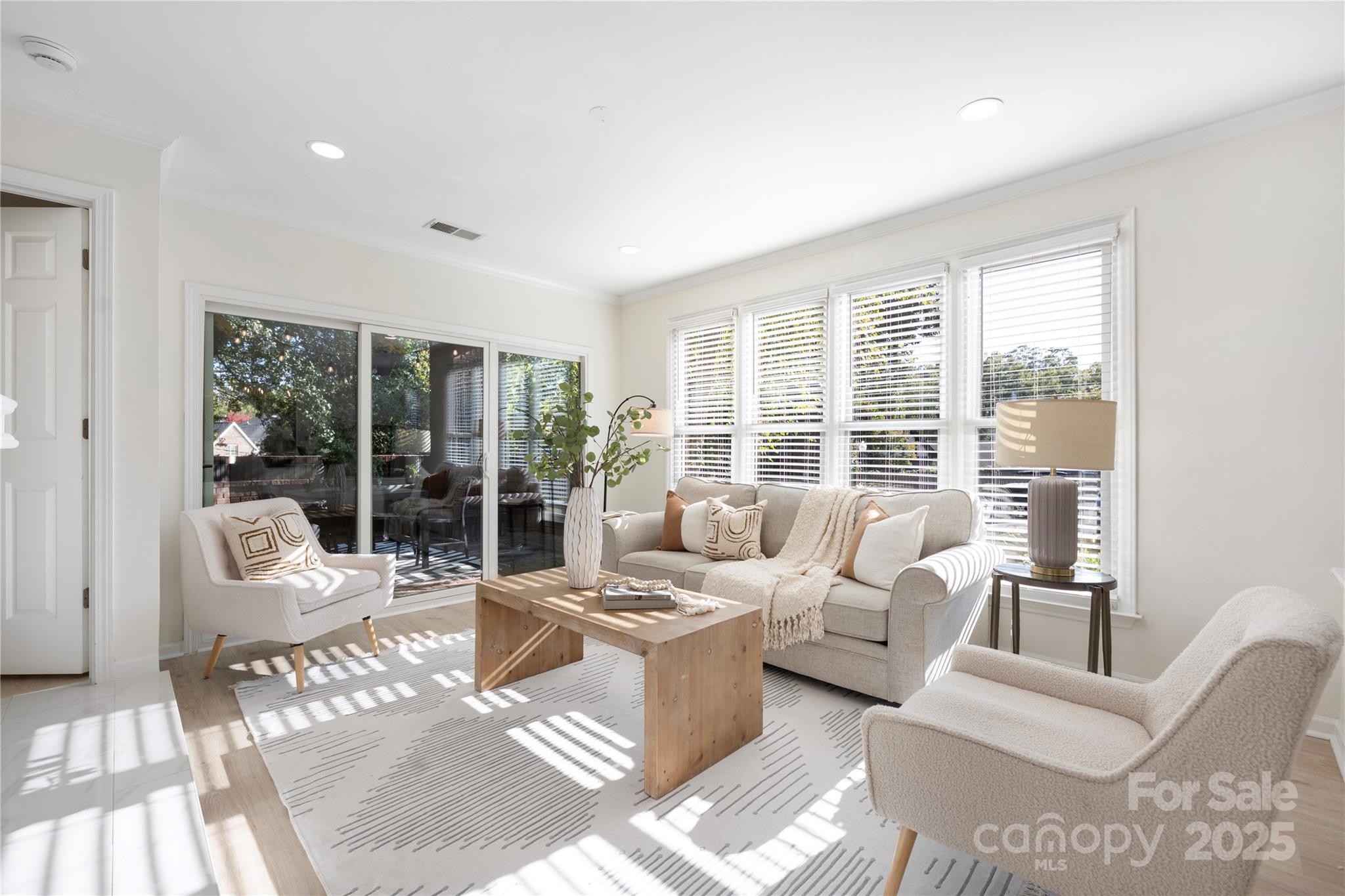 2719 Selwyn Avenue Unit: 13