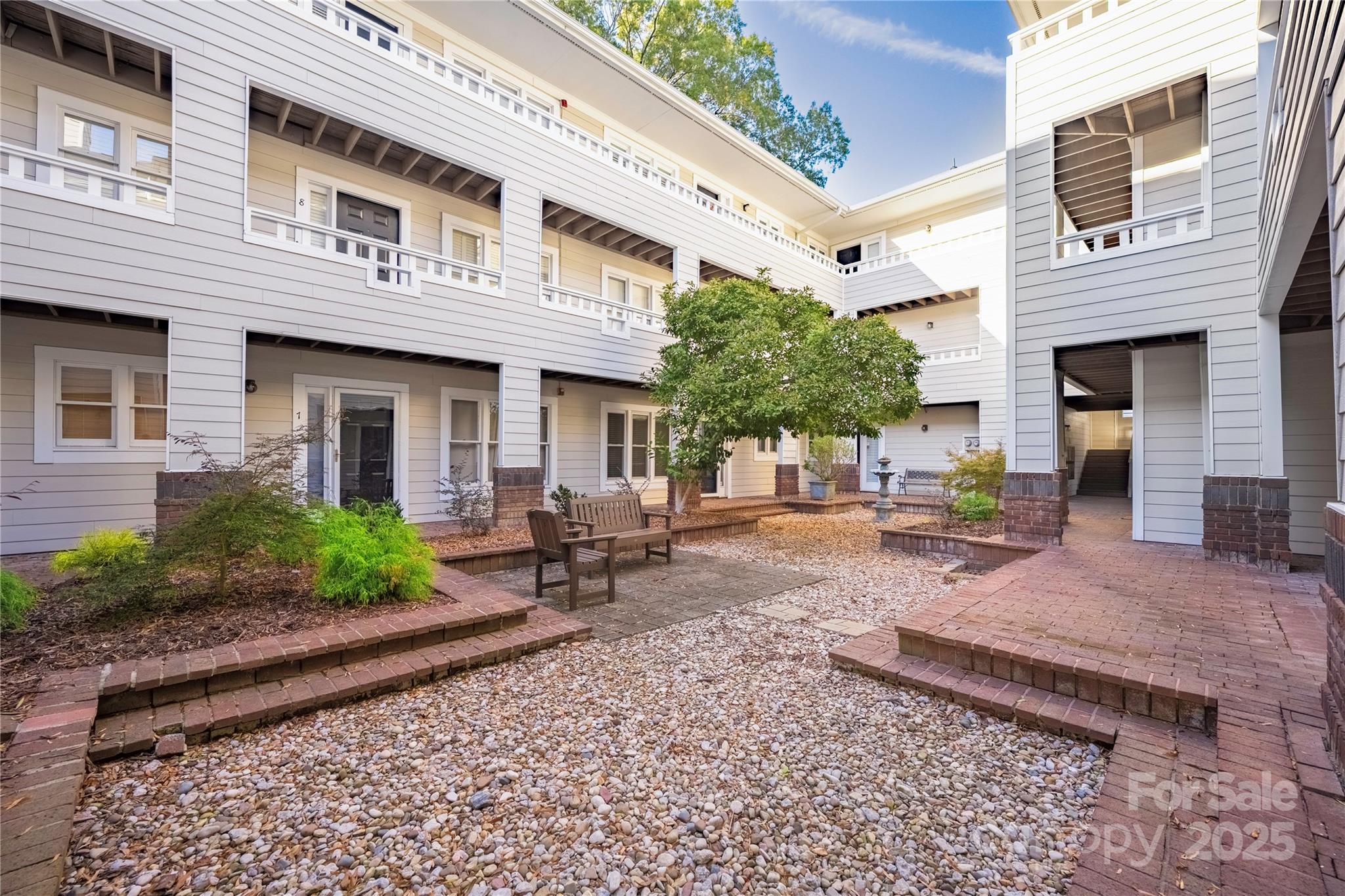 2719 Selwyn Avenue Unit: 13