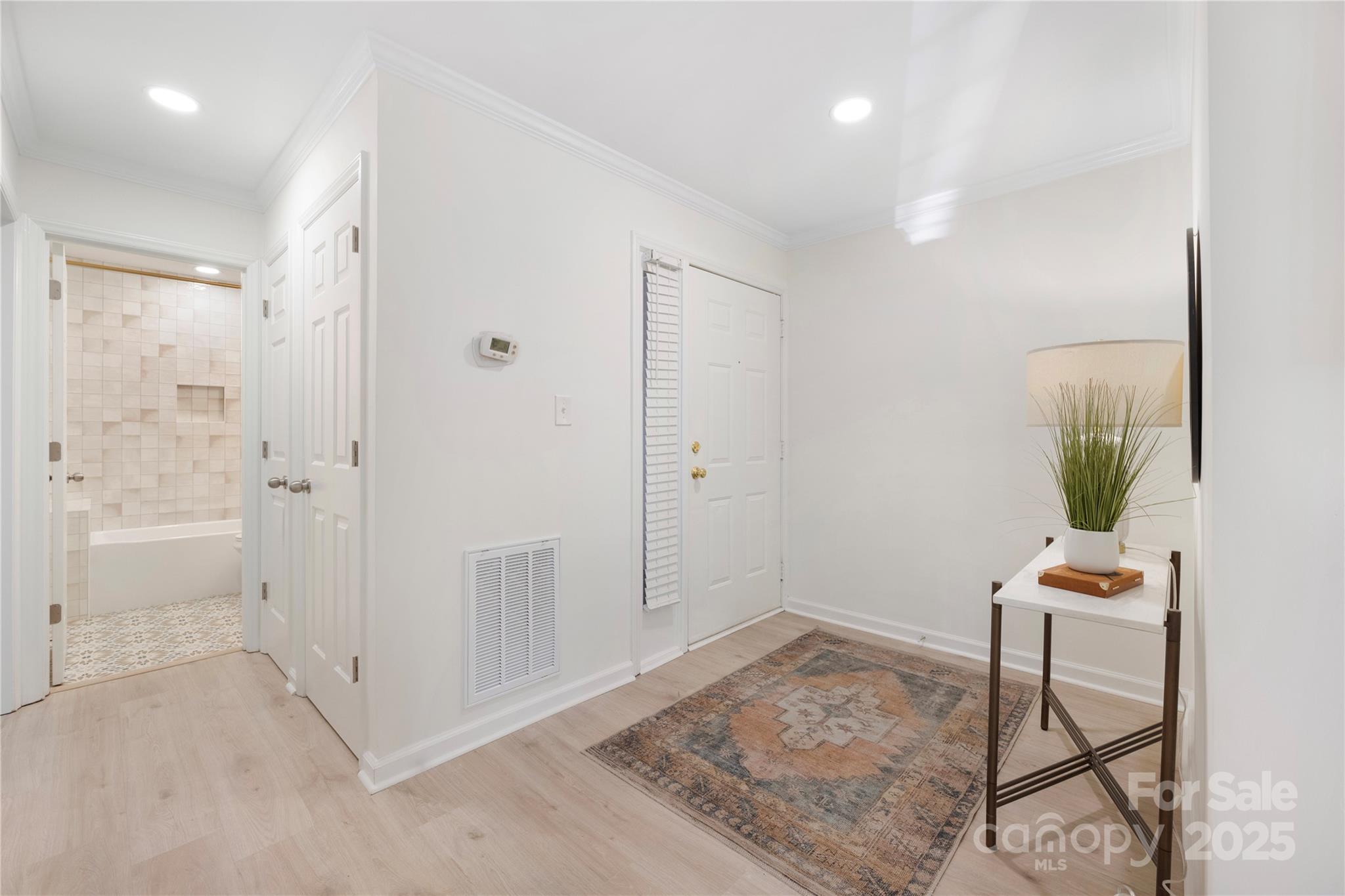 2719 Selwyn Avenue Unit: 13