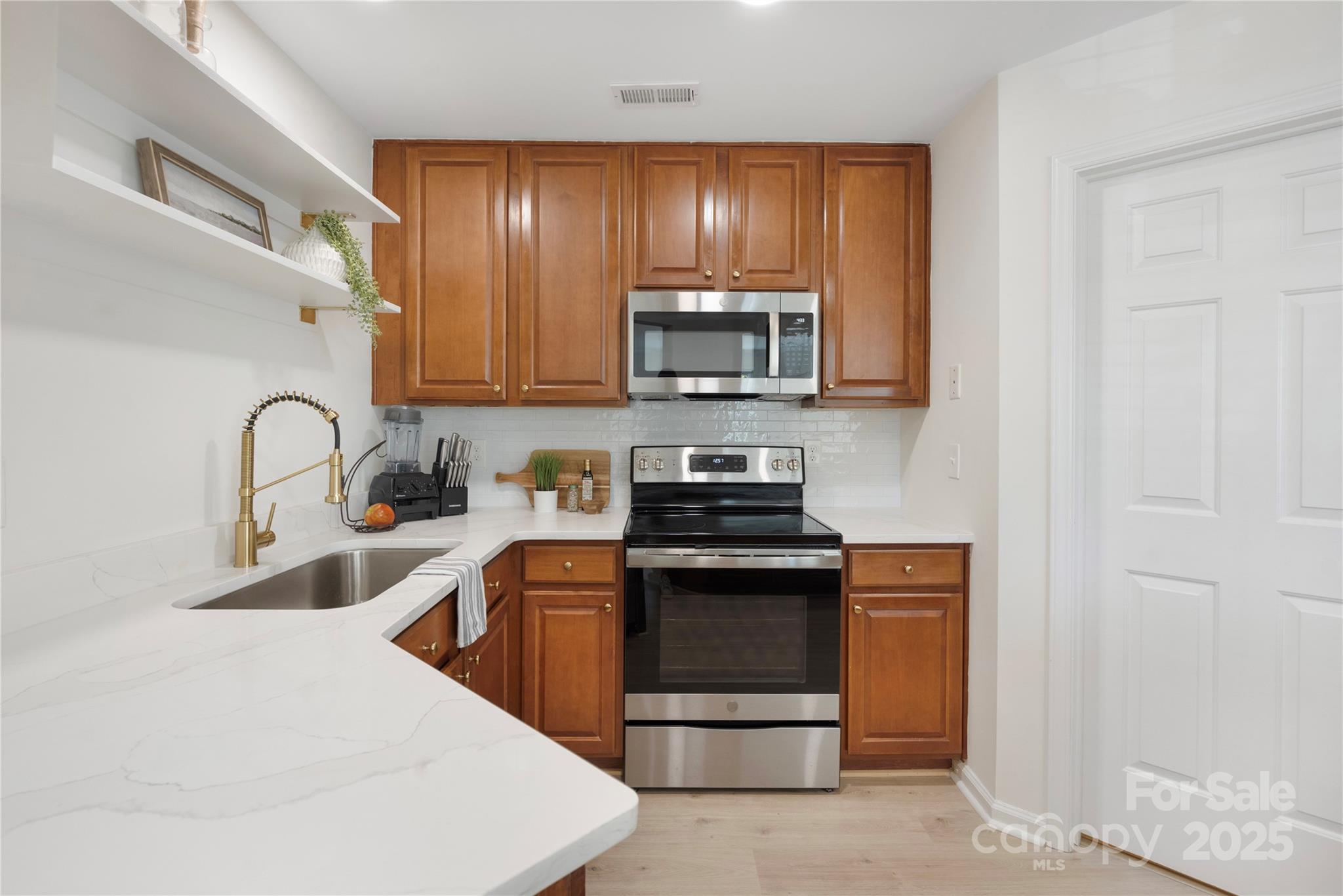2719 Selwyn Avenue Unit: 13