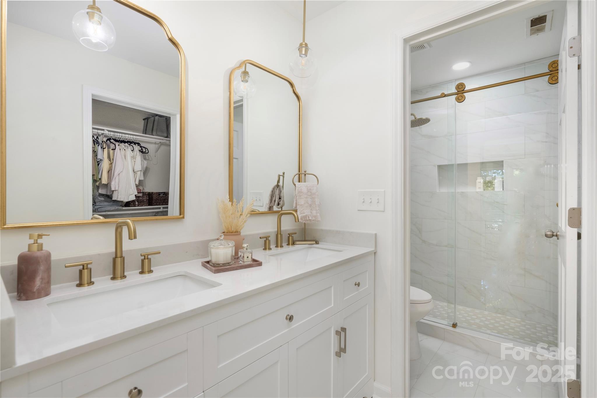 2719 Selwyn Avenue Unit: 13