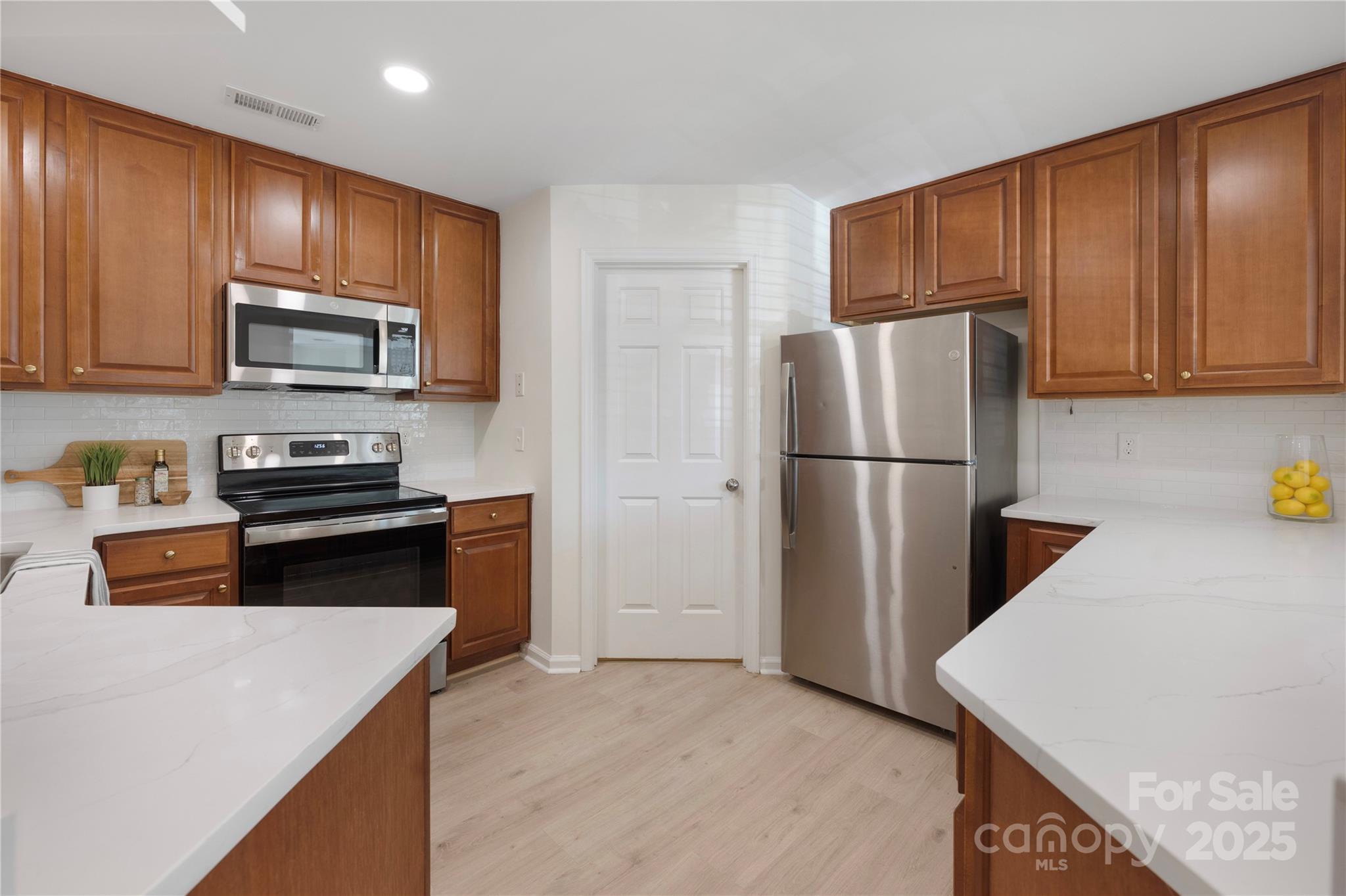 2719 Selwyn Avenue Unit: 13