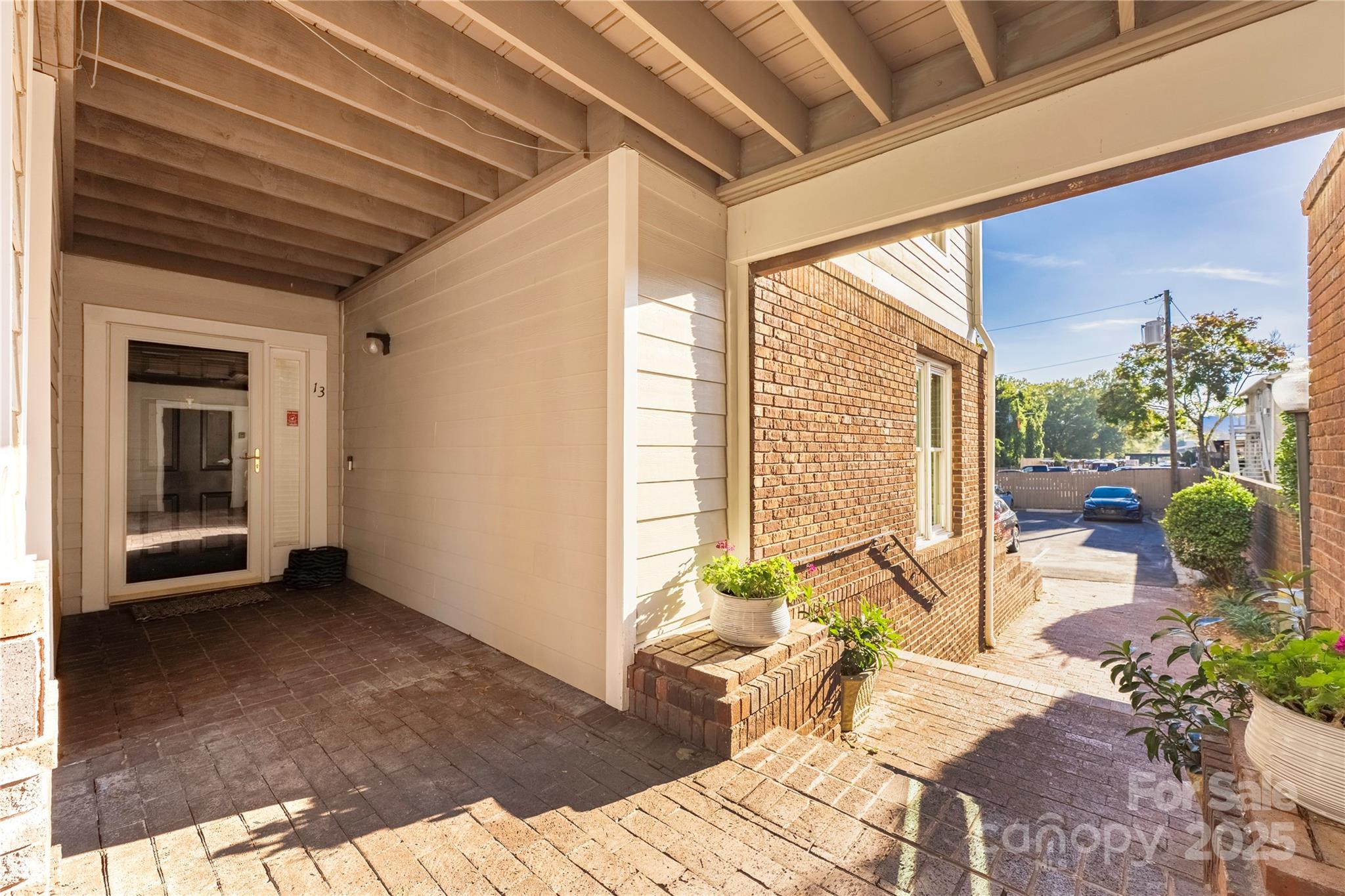 2719 Selwyn Avenue Unit: 13