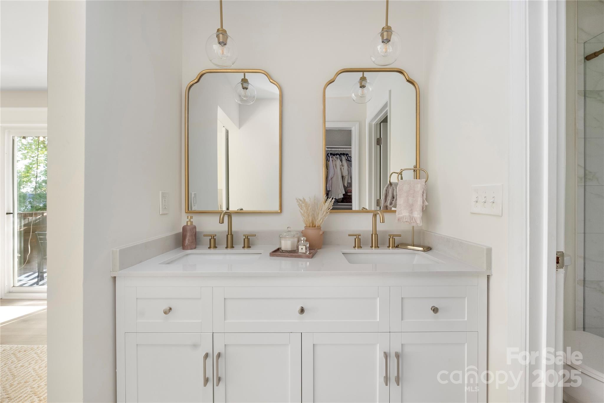 2719 Selwyn Avenue Unit: 13
