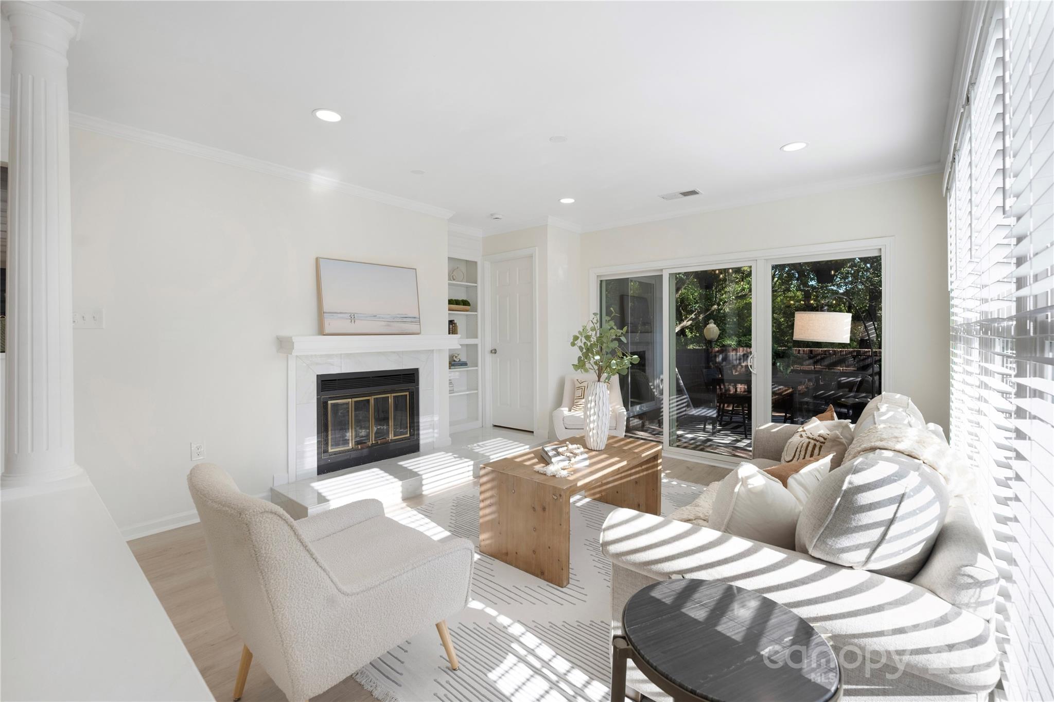 2719 Selwyn Avenue Unit: 13