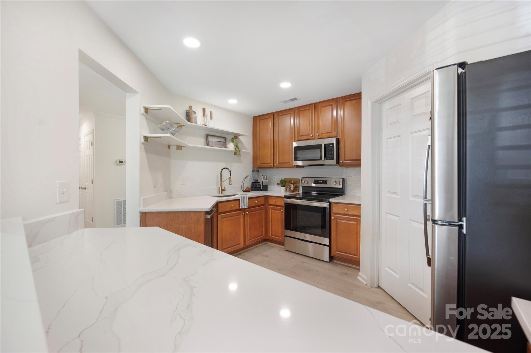 2719 Selwyn Avenue Unit: 13