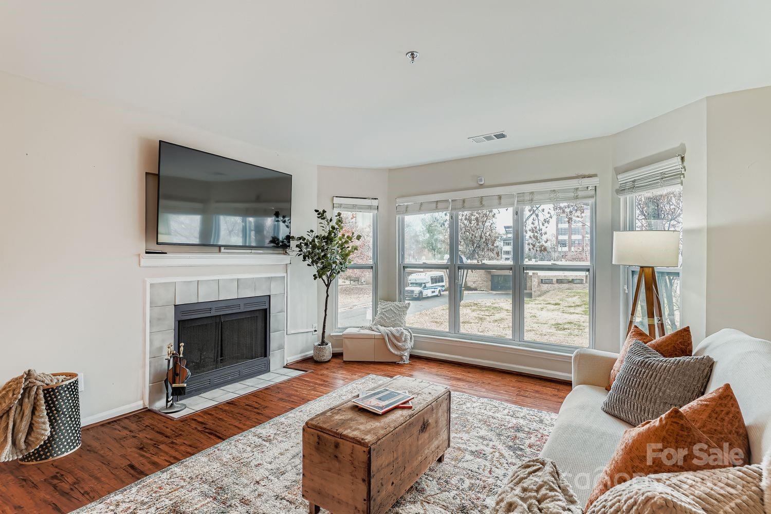 529 N Graham Street Unit: 2G