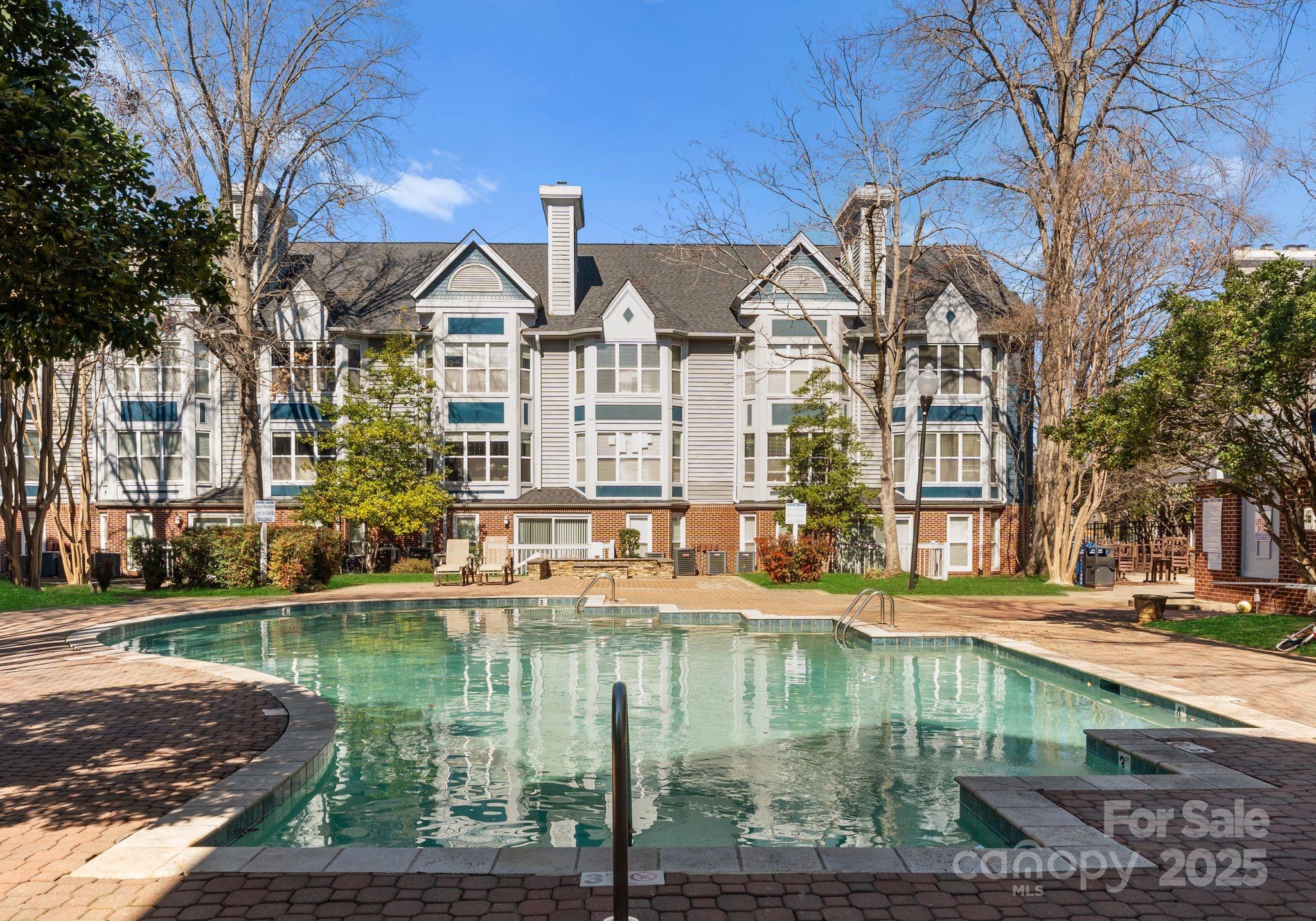 529 N Graham Street Unit: 2G