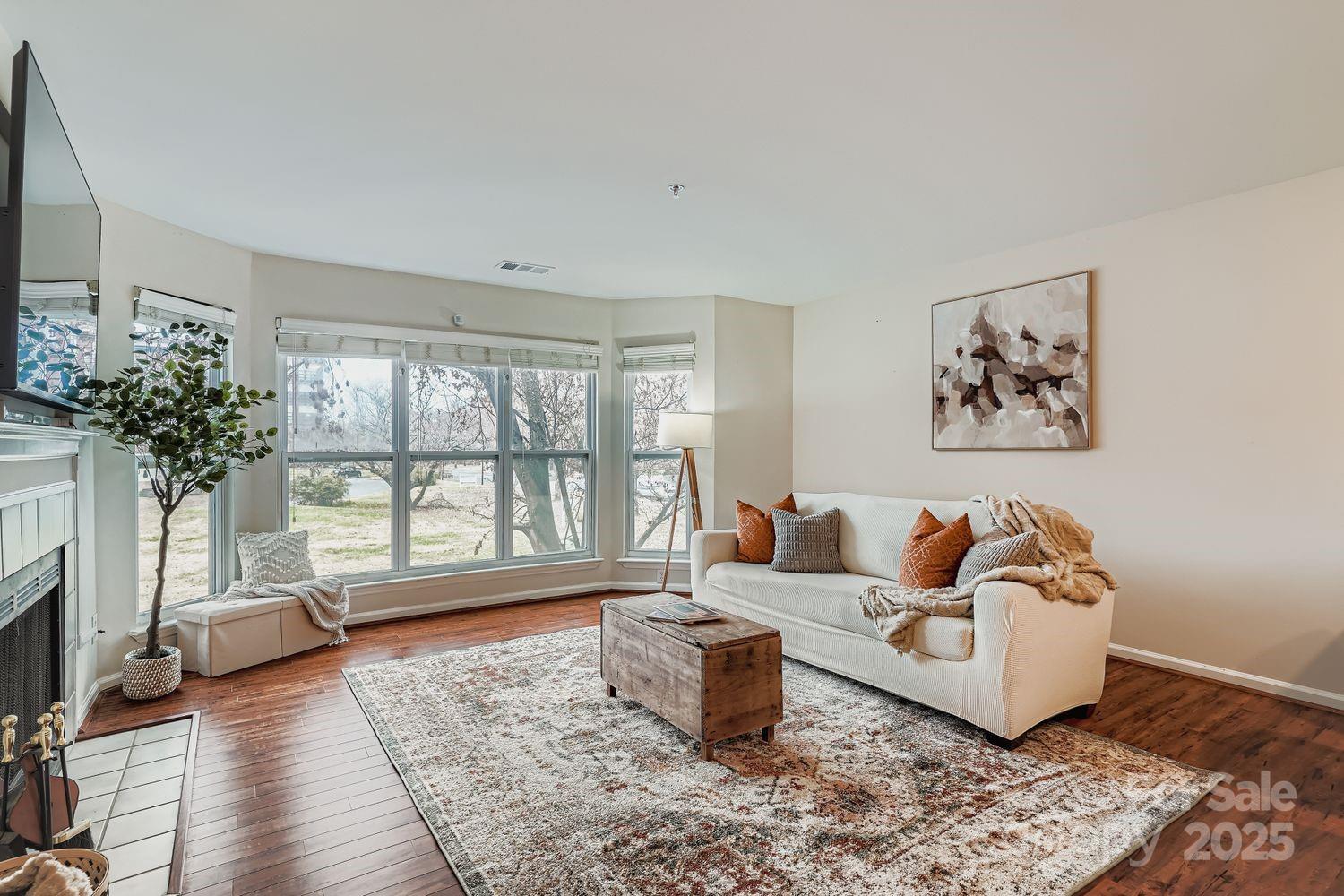 529 N Graham Street Unit: 2G