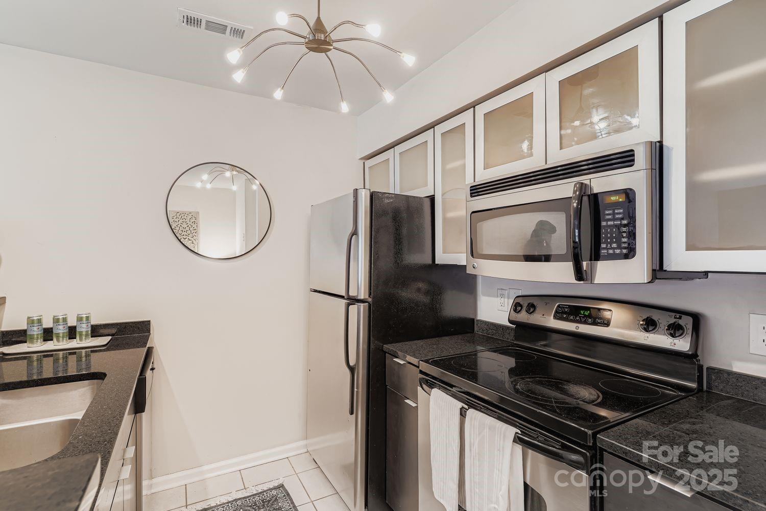 529 N Graham Street Unit: 2G