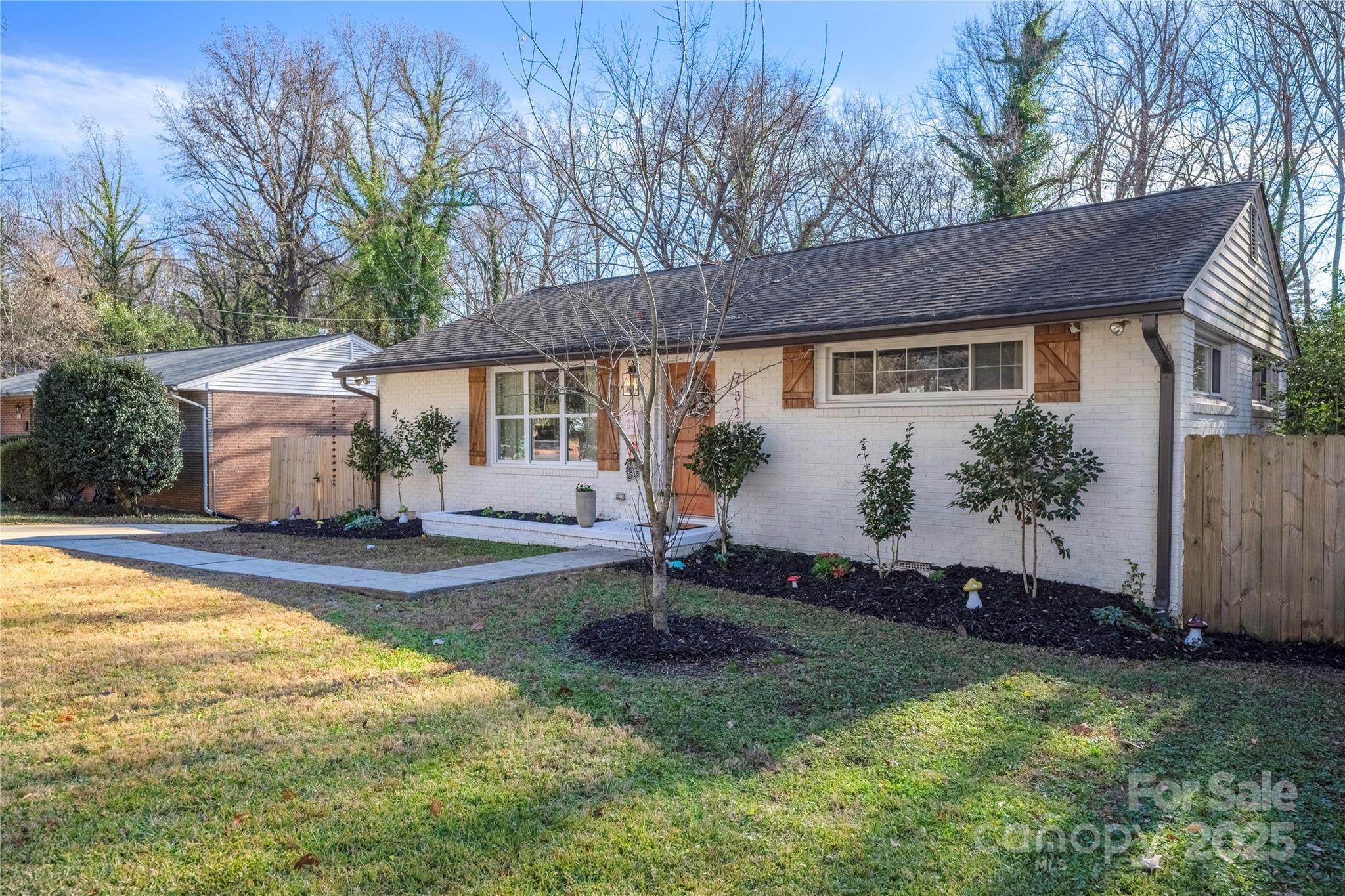 732 Manhasset Road