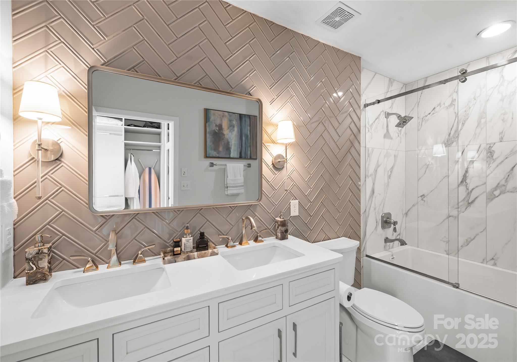 210 N Church Street Unit: 2507