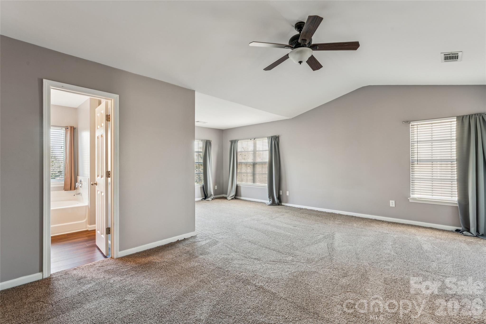 9552 Kings Parade Boulevard