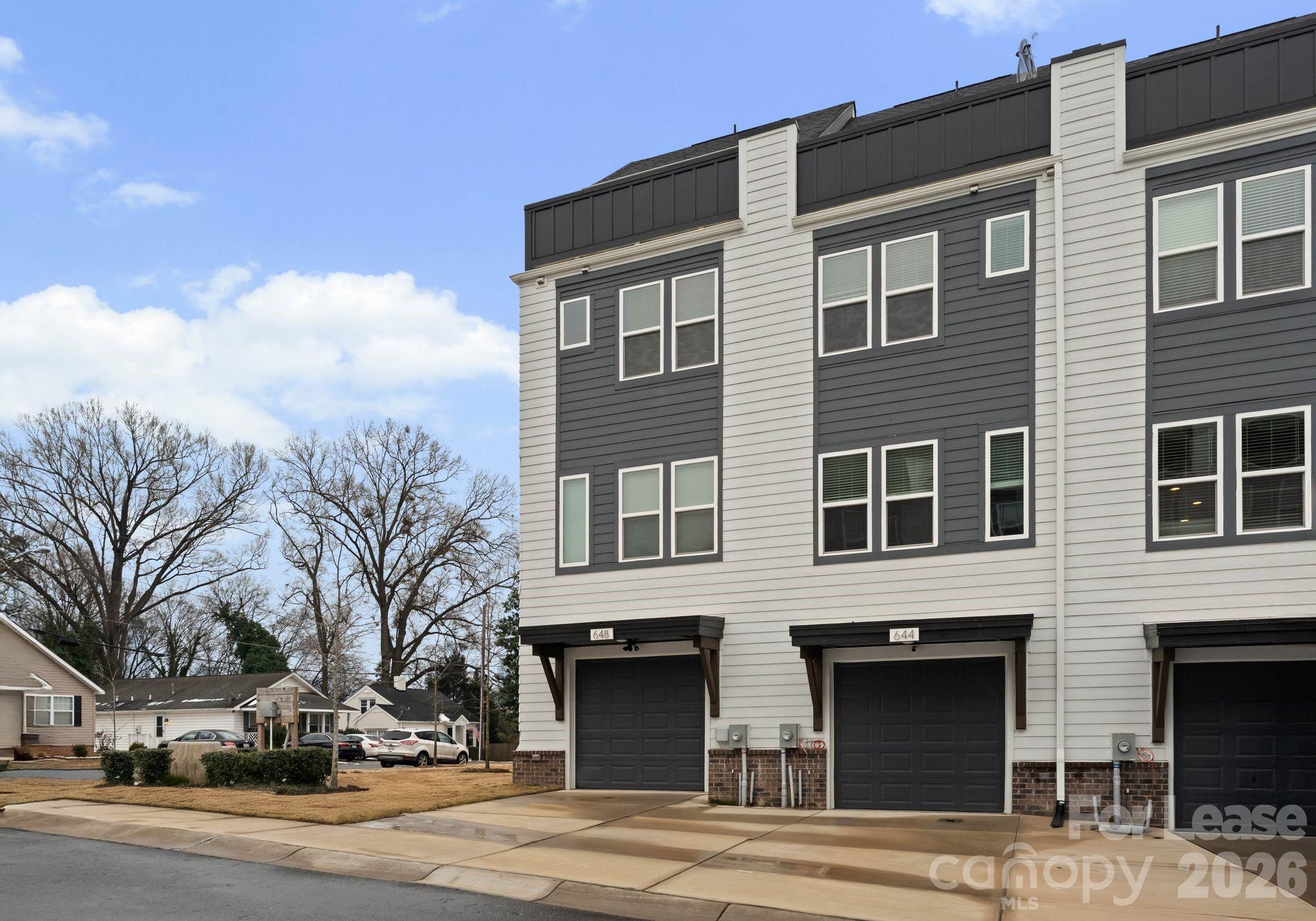 648 W End Drive