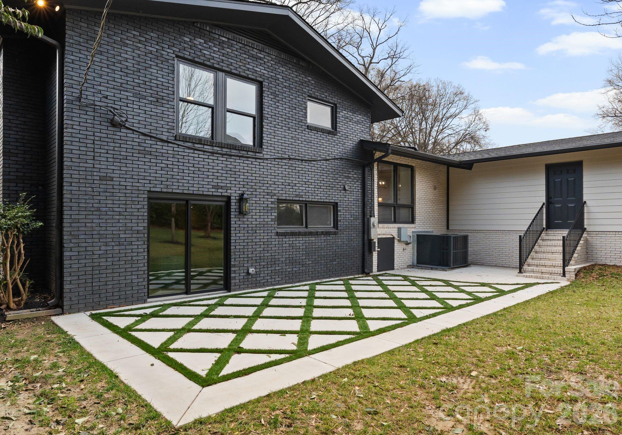 823 Wingrave Drive