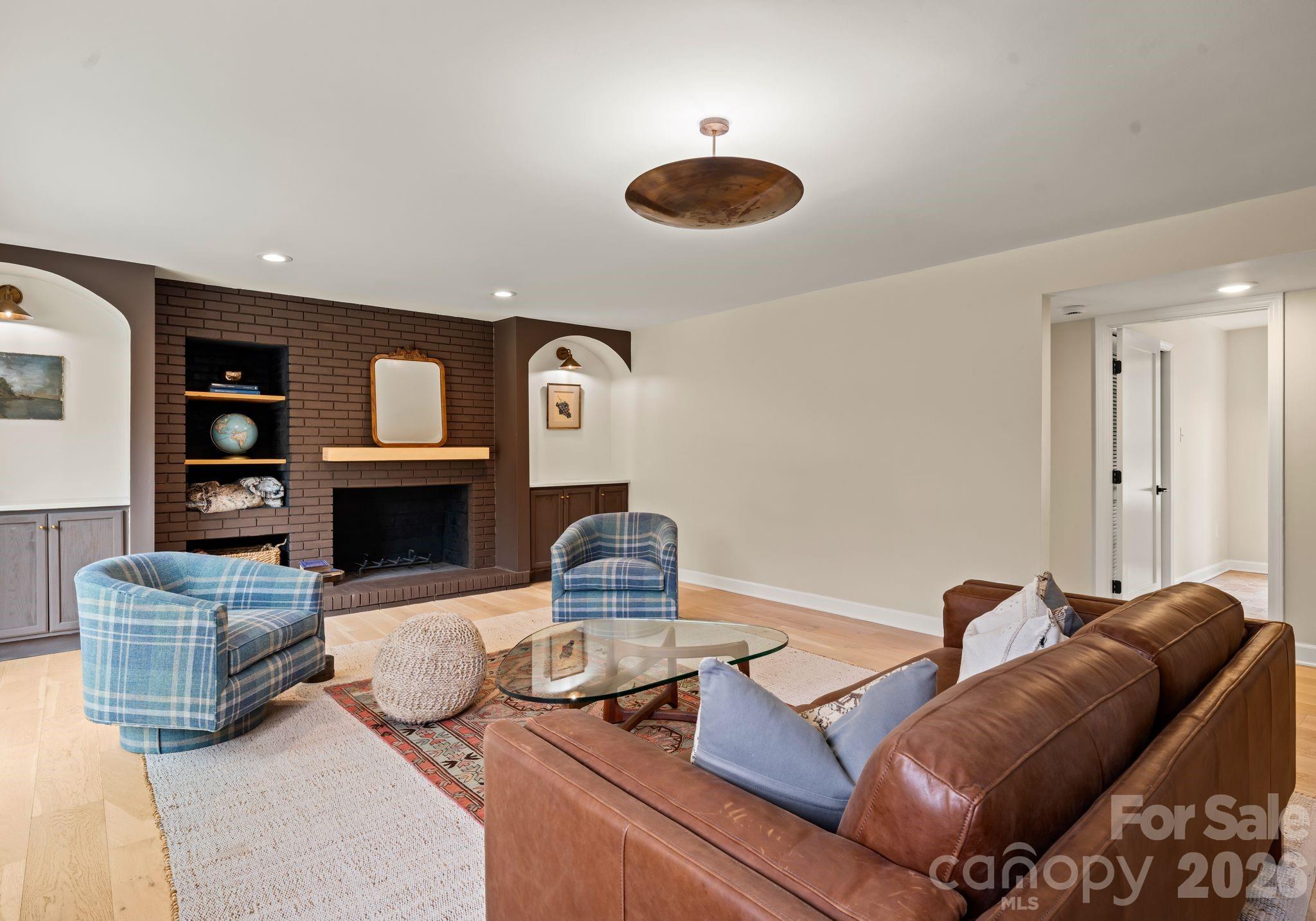 823 Wingrave Drive